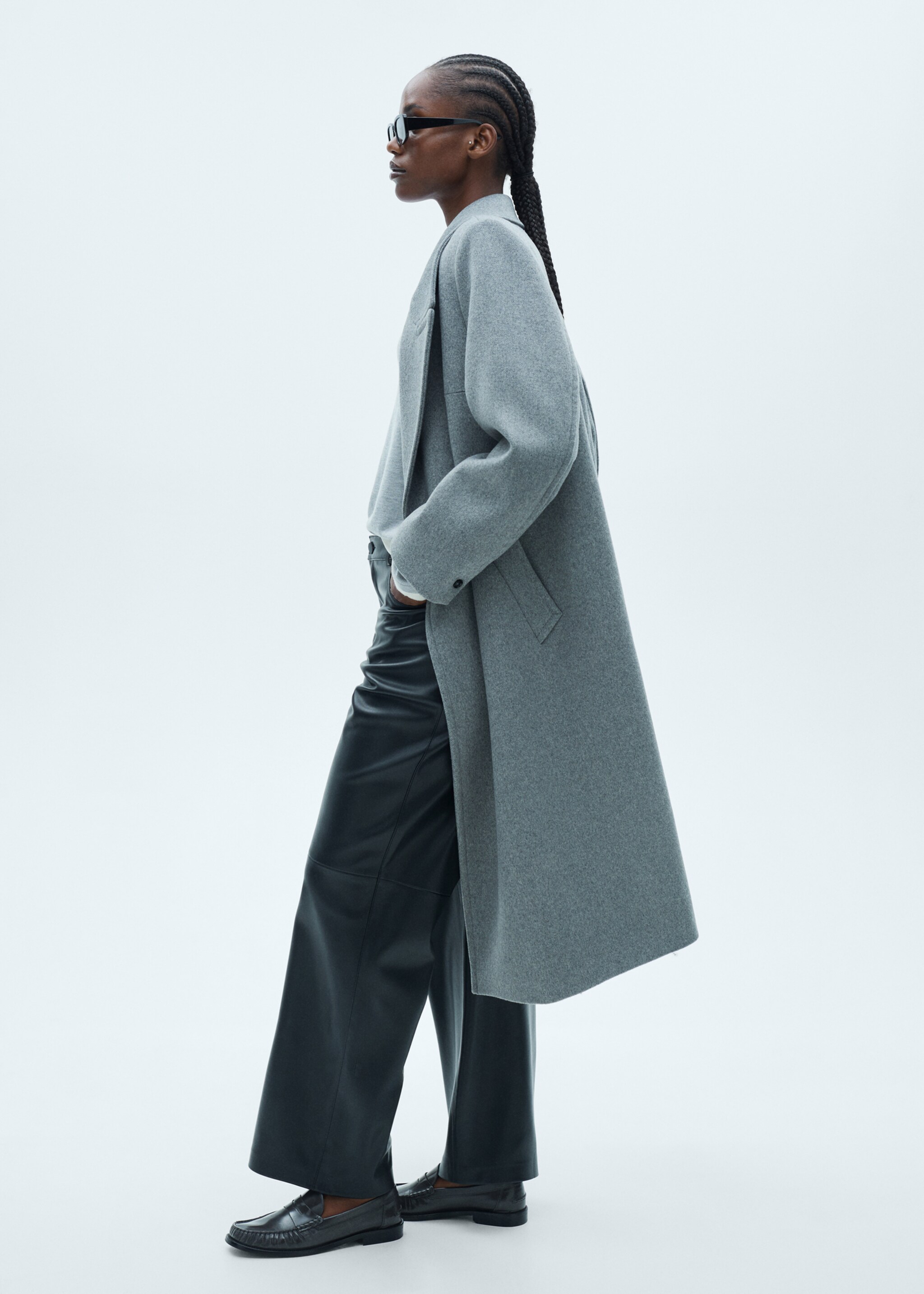 Abric de llana amb solapes - Detall de l'article 3, Gris. Ref: 77088267-00.