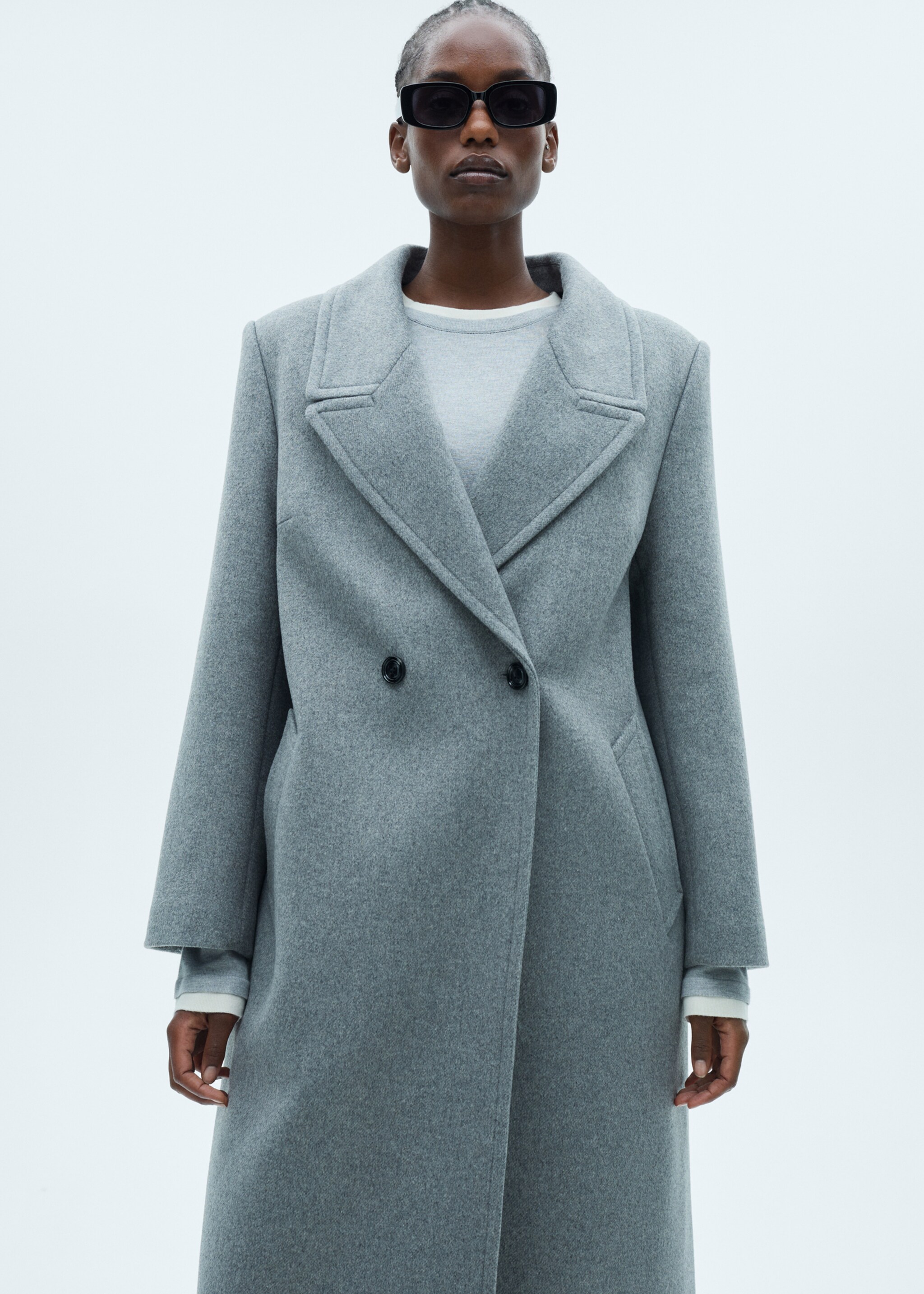 Abric de llana amb solapes - Detall de l'article 5, Gris. Ref: 77088267-00.