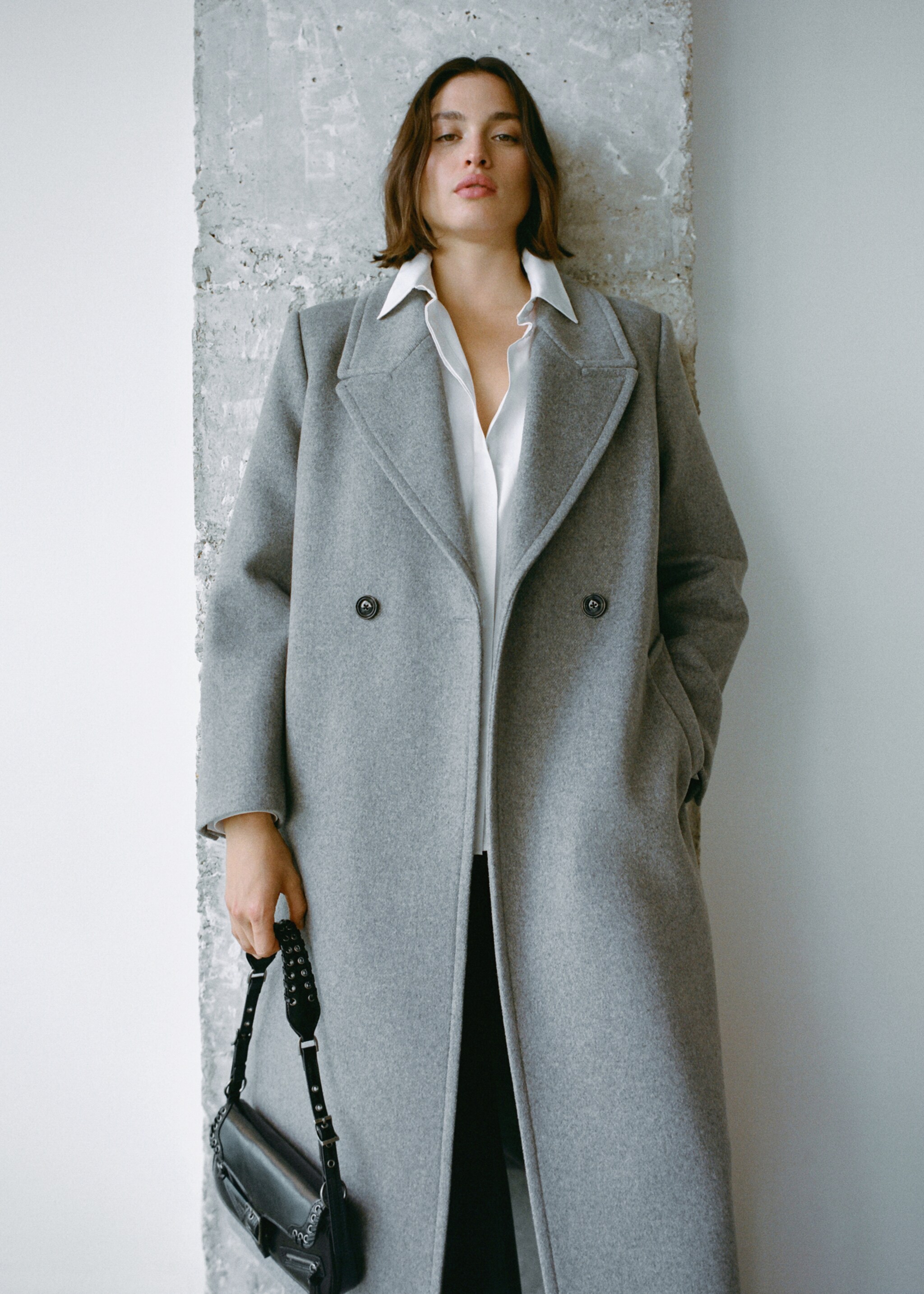 Abric de llana amb solapes - Detall de l'article 6, Gris. Ref: 77088267-00.