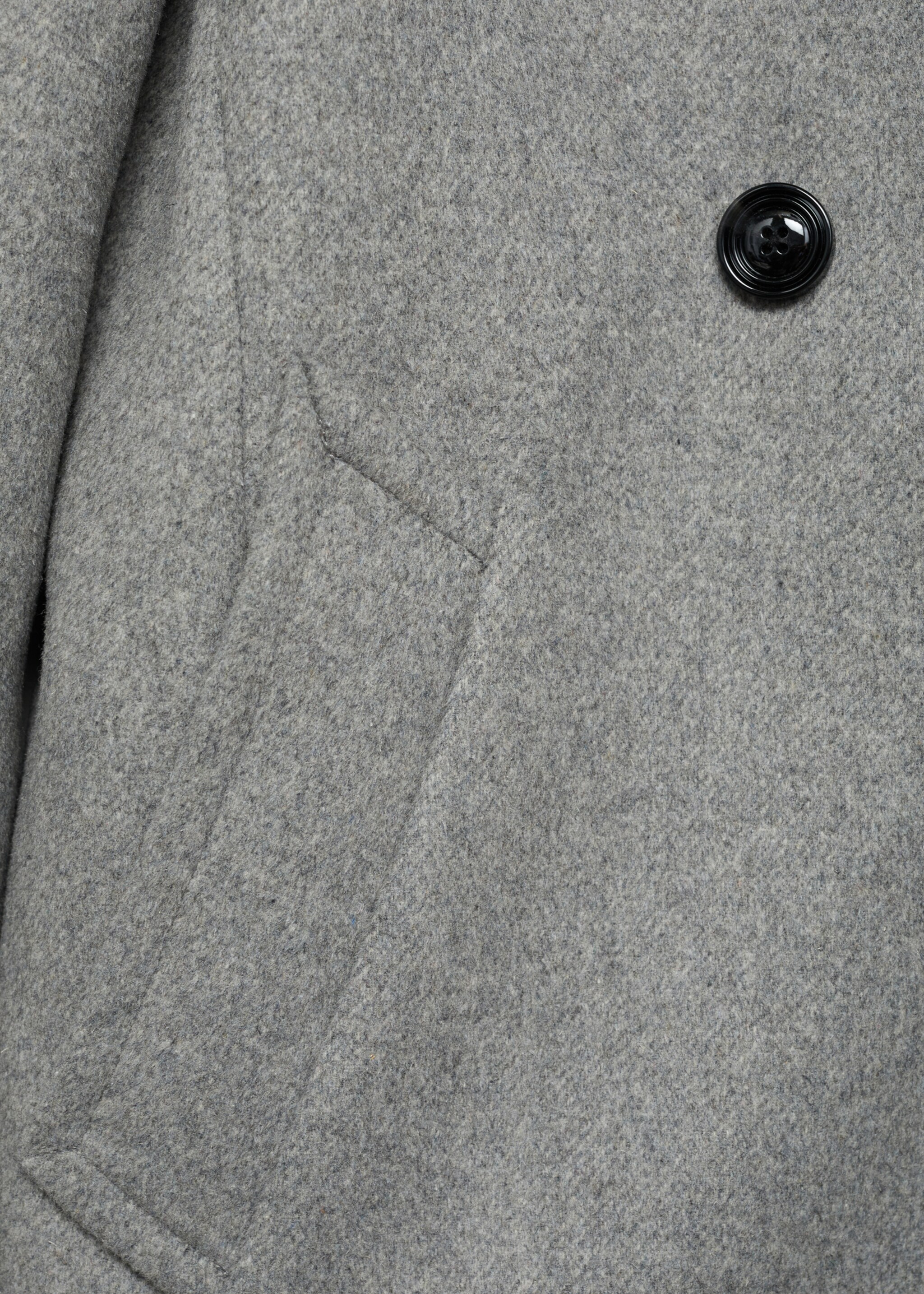 Abric de llana amb solapes - Detall de l'article 8, Gris. Ref: 77088267-00.
