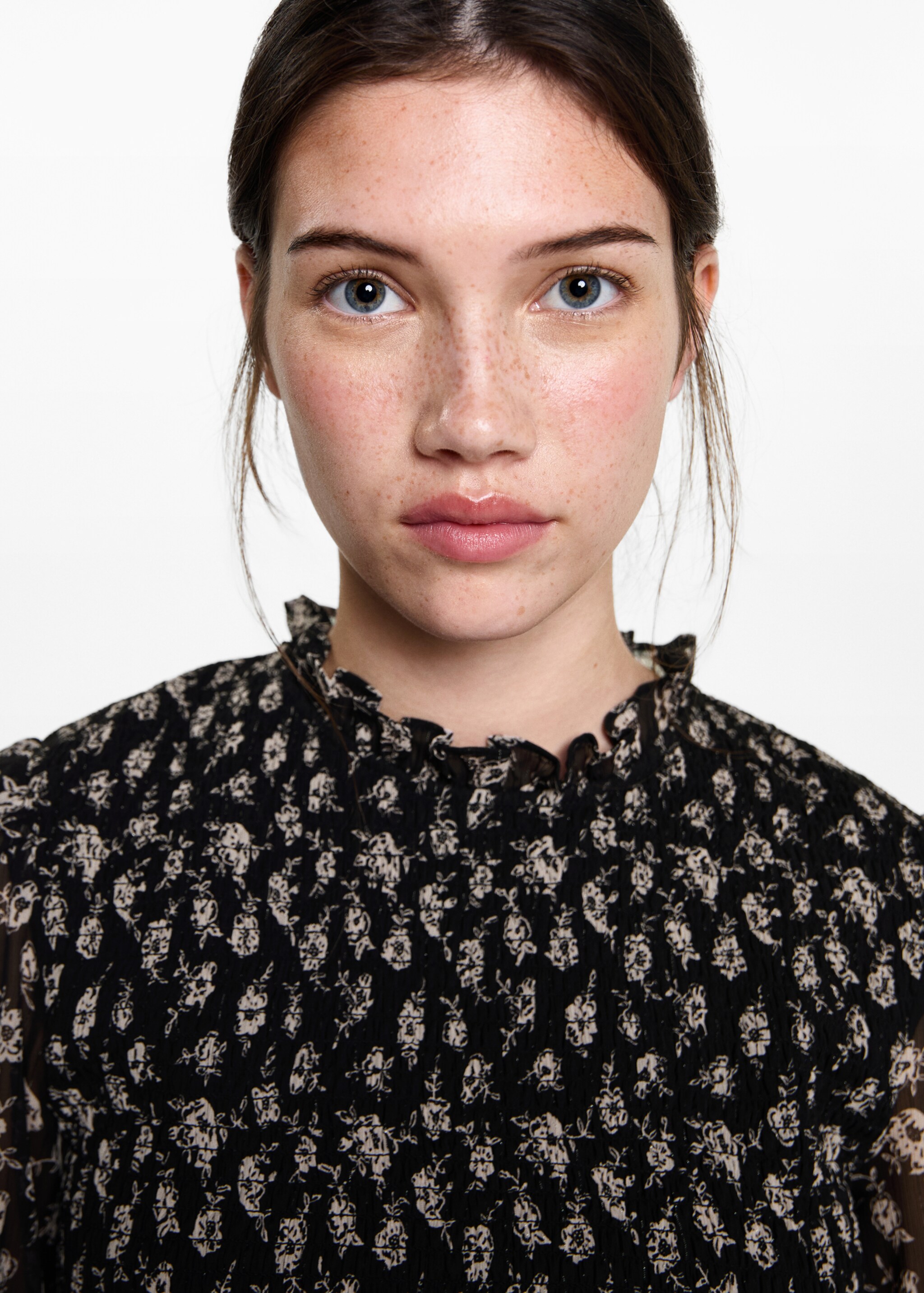 Brusa frunzida floral - Detall de l'article 1, Negre. Ref: 77088277-00.