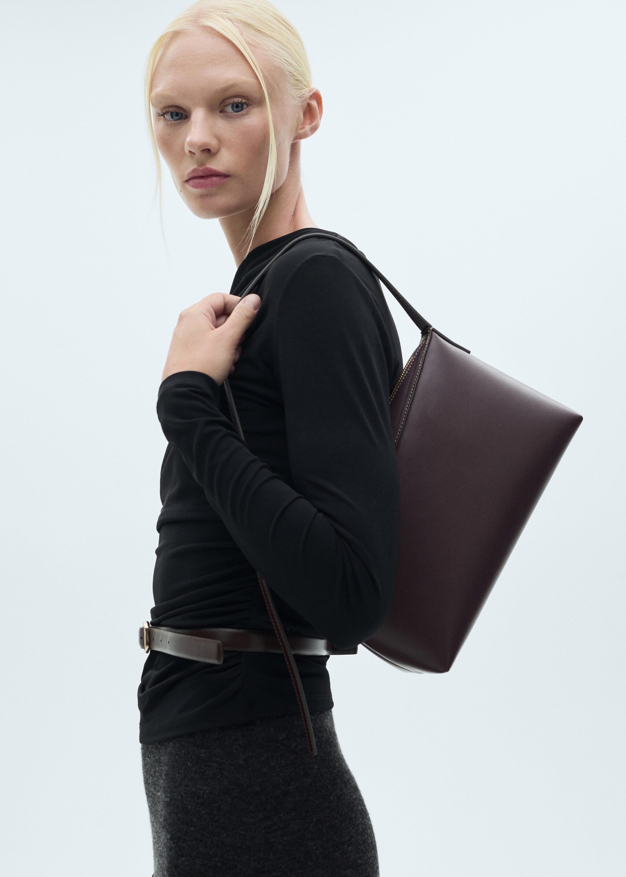 Asymmetrical gathered t-shirt - Medium plane, Black. Ref: 77088283-00.