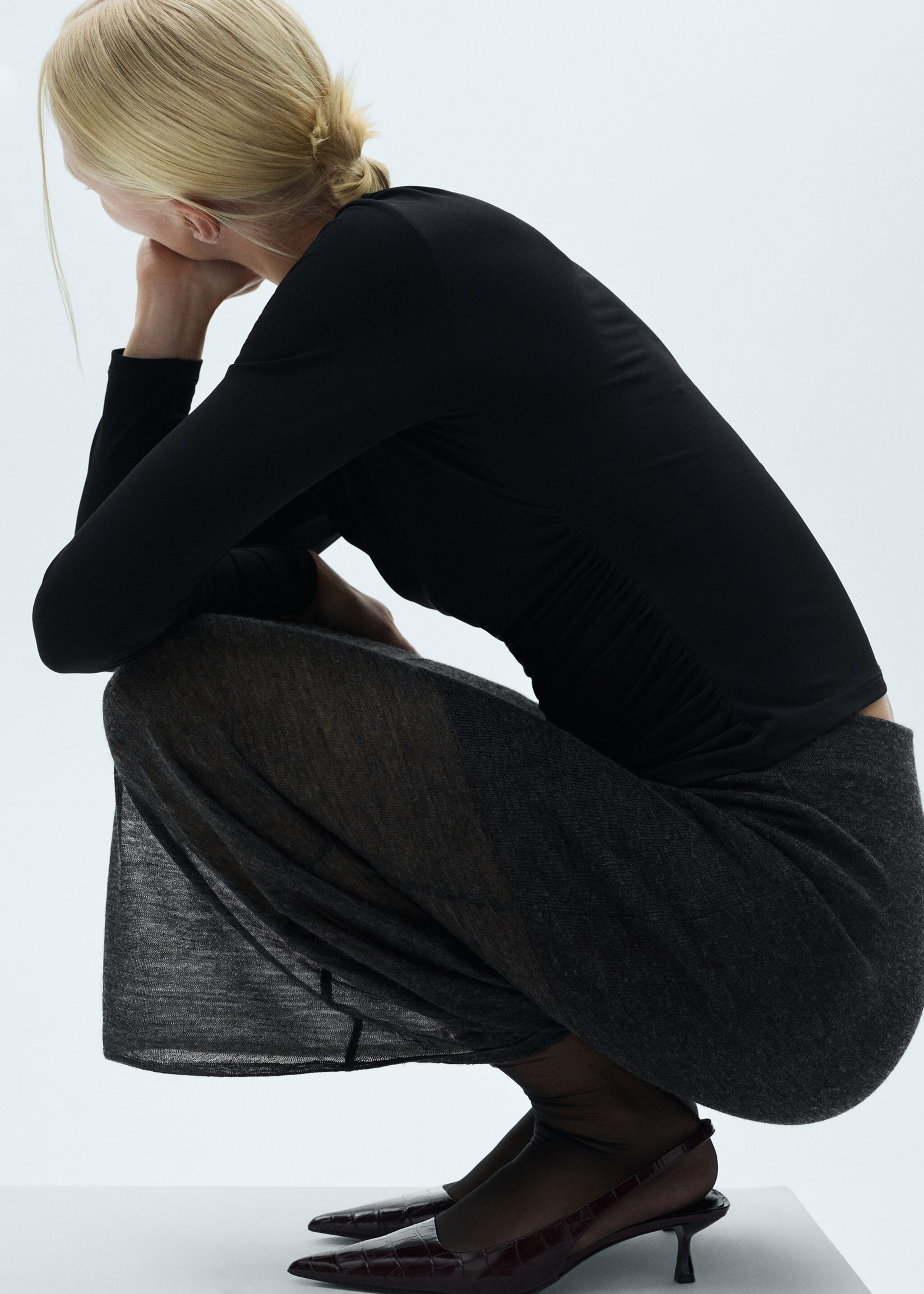 Asymmetrical gathered t-shirt - Details of the article 2, Black. Ref: 77088283-00.