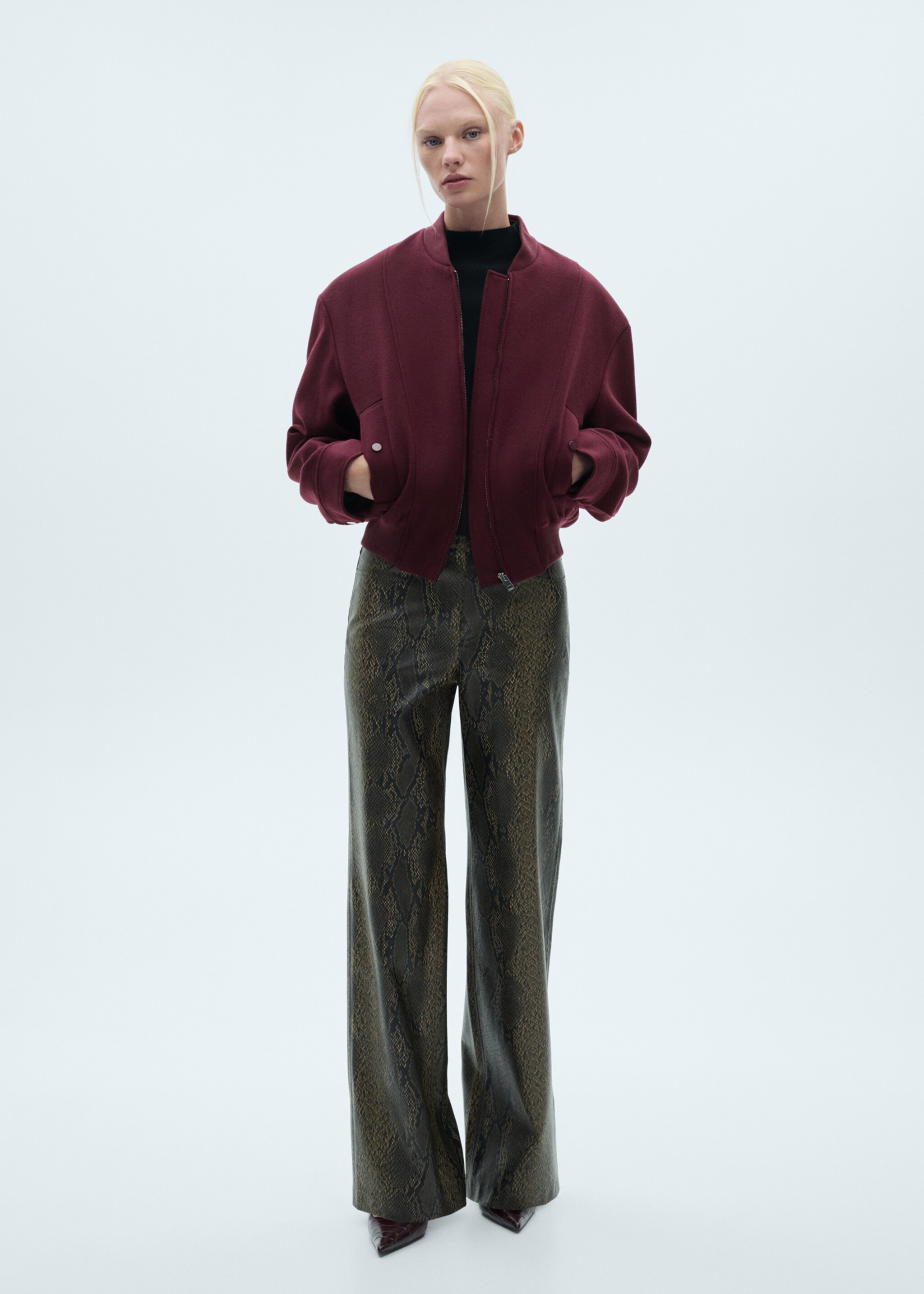 Bomberjacke aus Wolle mit Taschen - Detail des Artikels 2, Bordeaux. Ref: 77088285-00.