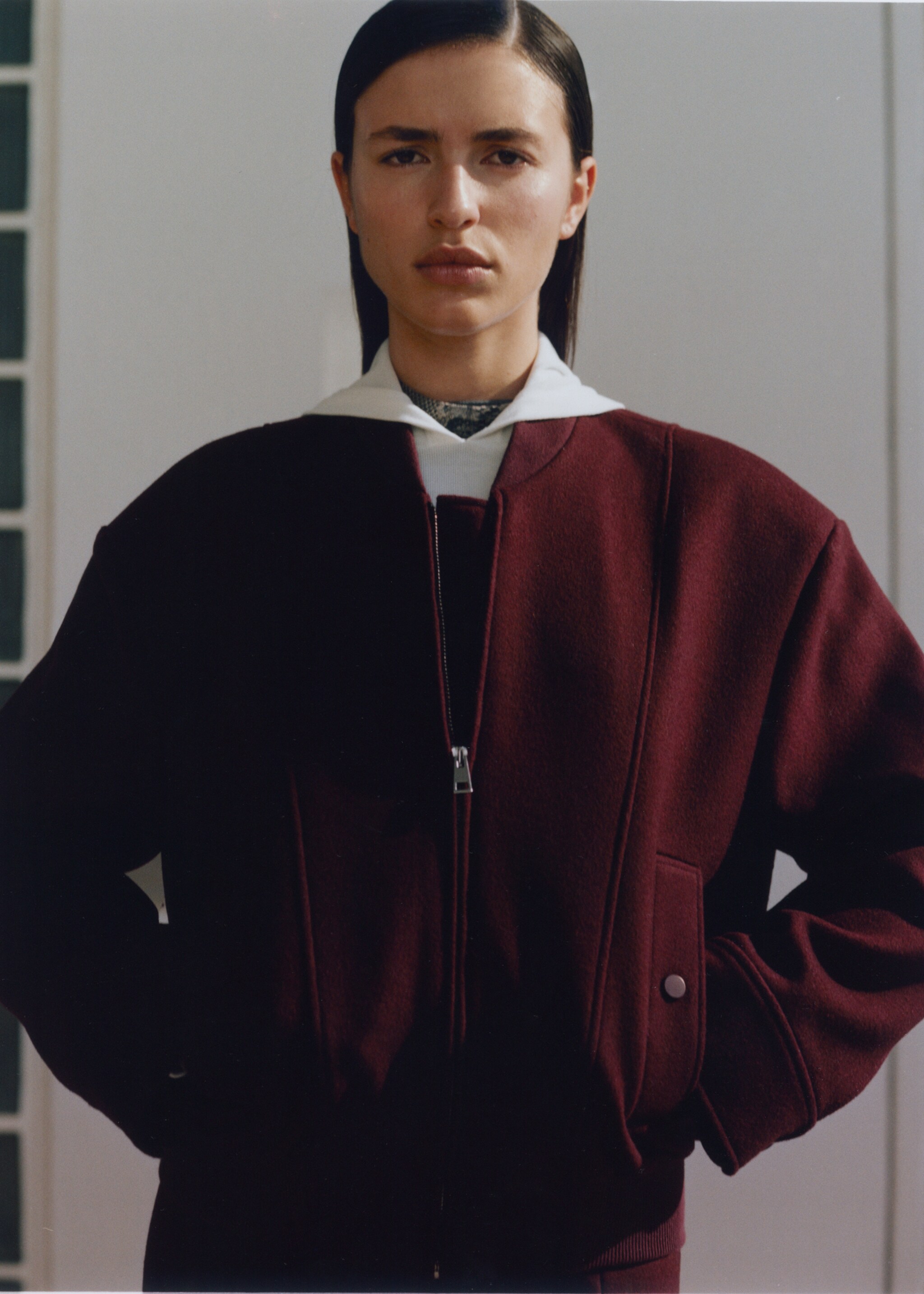 Bomberjacke aus Wolle mit Taschen - Detail des Artikels 7, Bordeaux. Ref: 77088285-00.