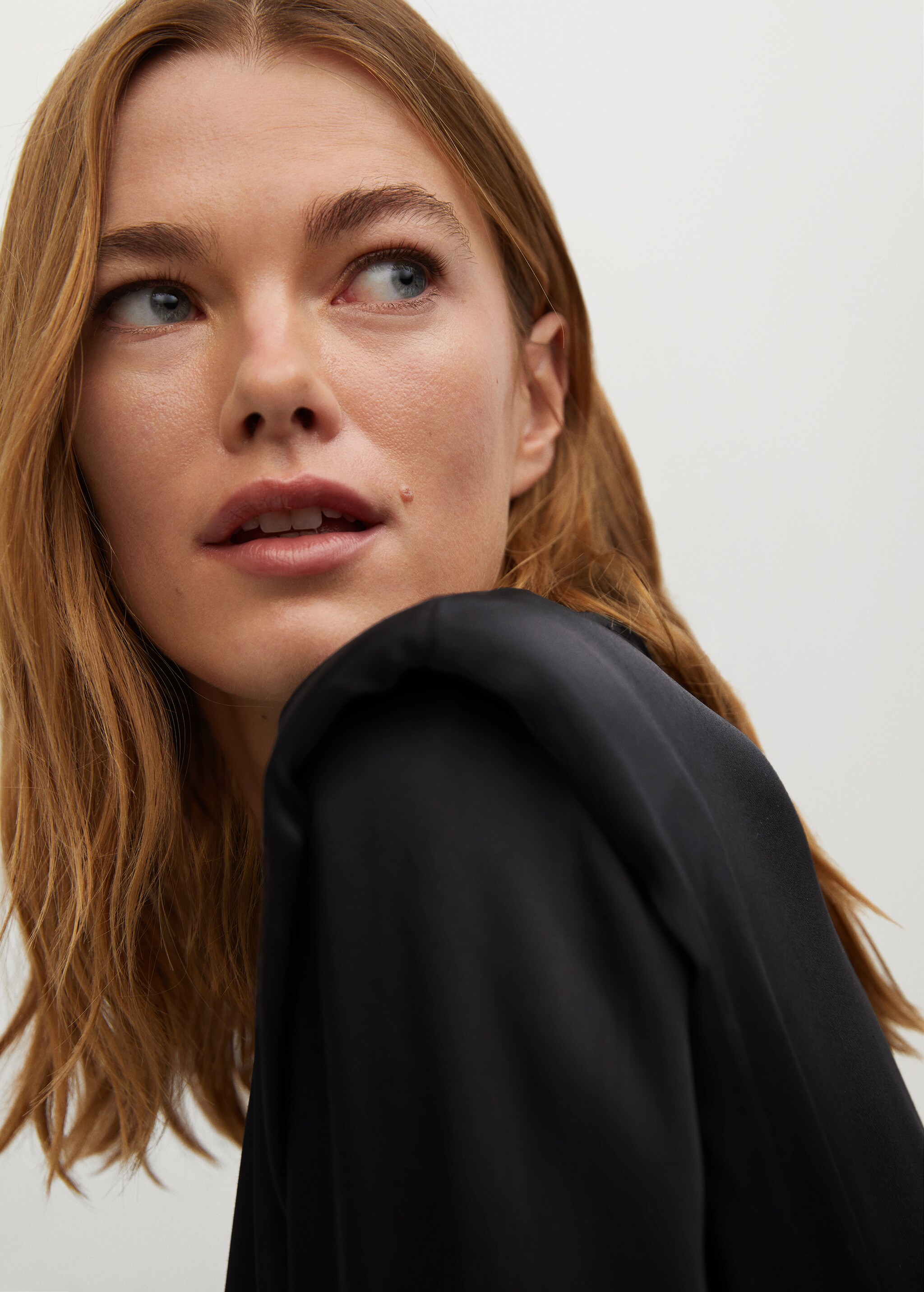 Blouse satinée épaulettes - Détail de l'article 3