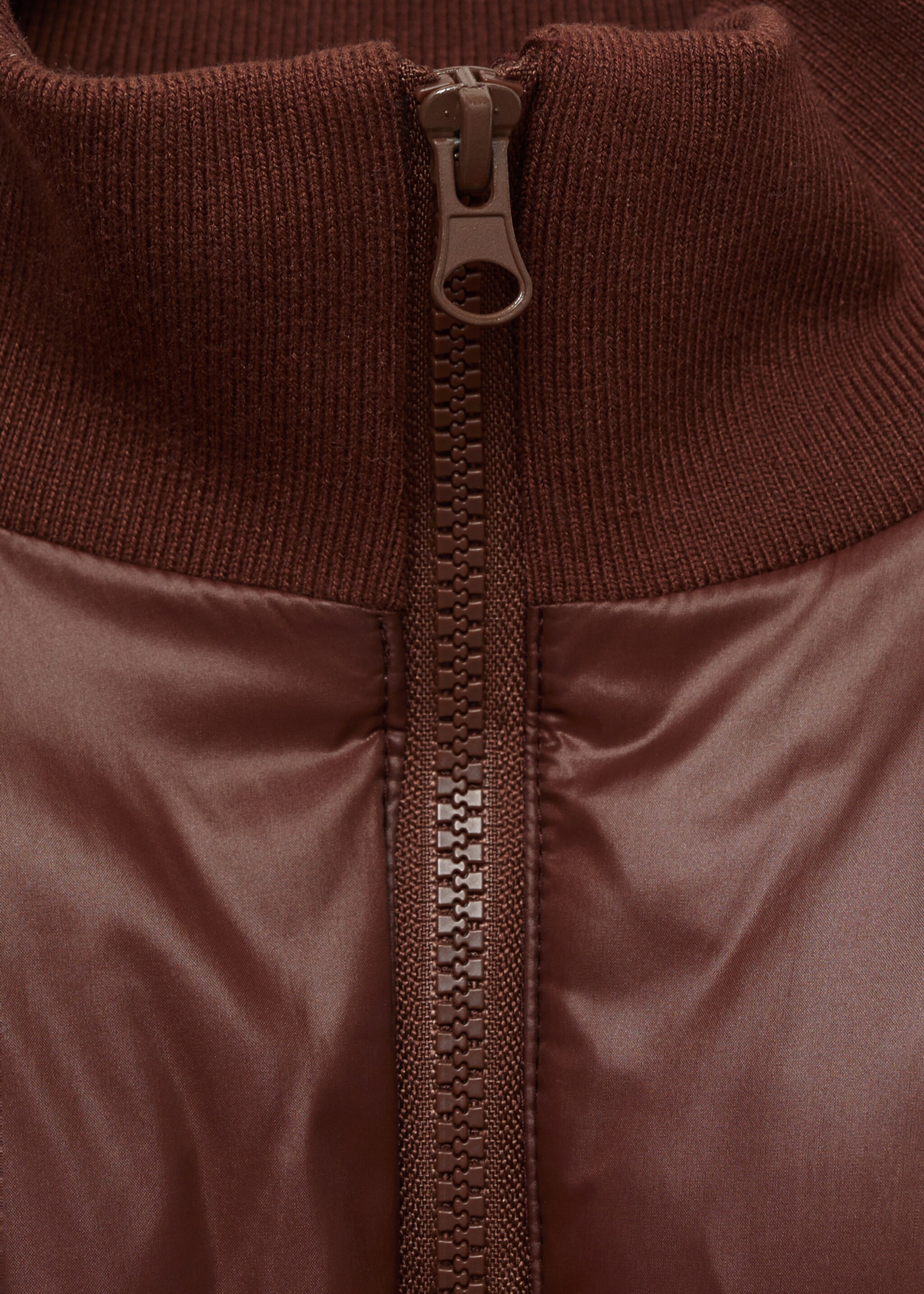 Trefärgad vadderad anorak - Detaljer om artikeln 8, Brun. Ref: 77088632-00.