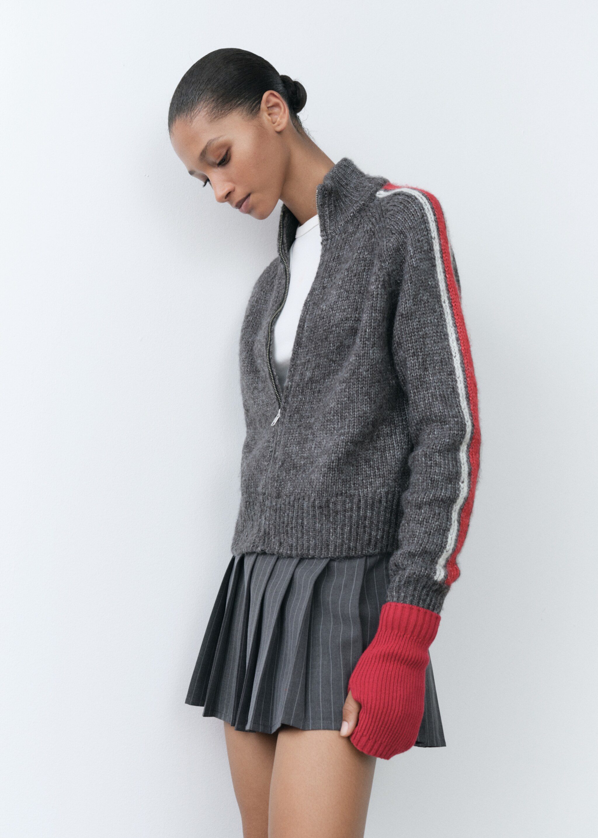 Perkins-neck cardigan with zip - Medium plane, Intense Red. Ref: 77088633-00.