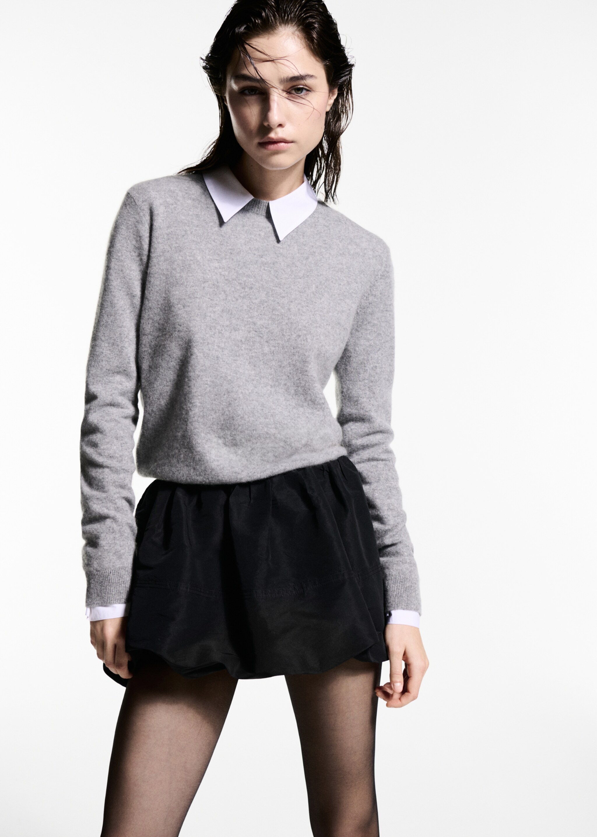 Low-rise balloon mini-skirt - Details of the article 1, Black. Ref: 77089060-00.
