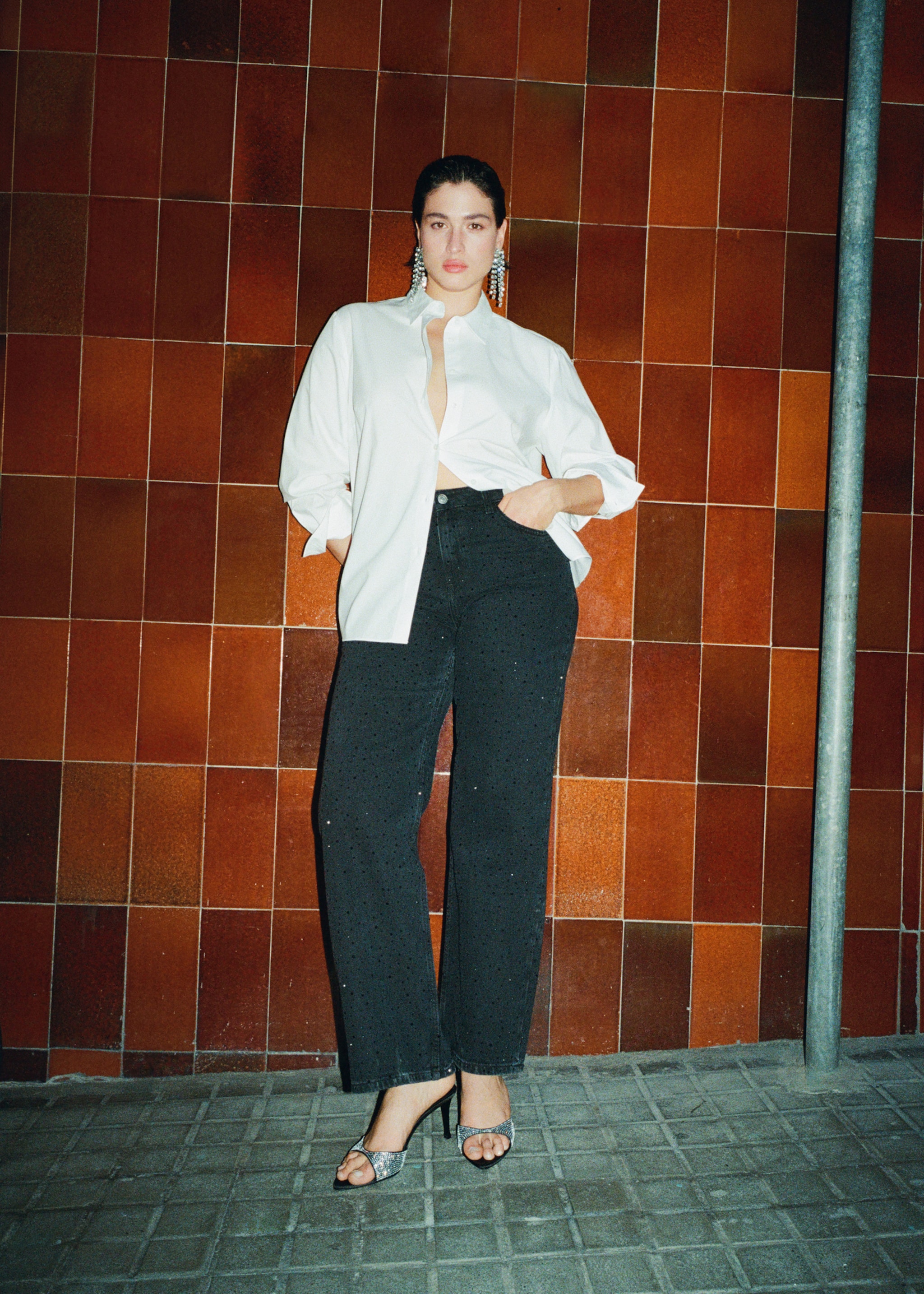 Straight-fit jeans with rhinestone detail - Details of the article 7, Black denim. Ref: 77089066-00.