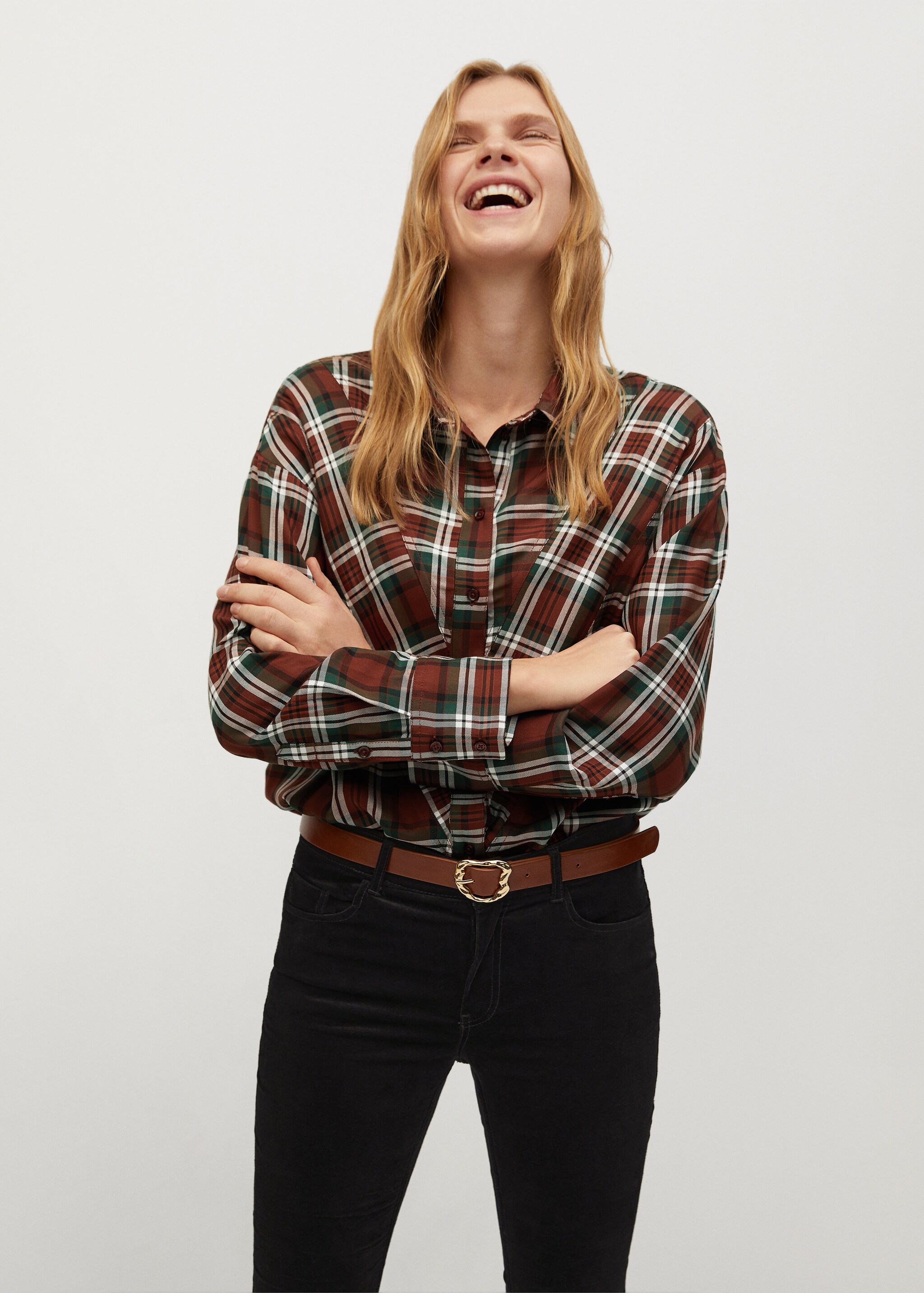 Camisa cuadros - Plano medio