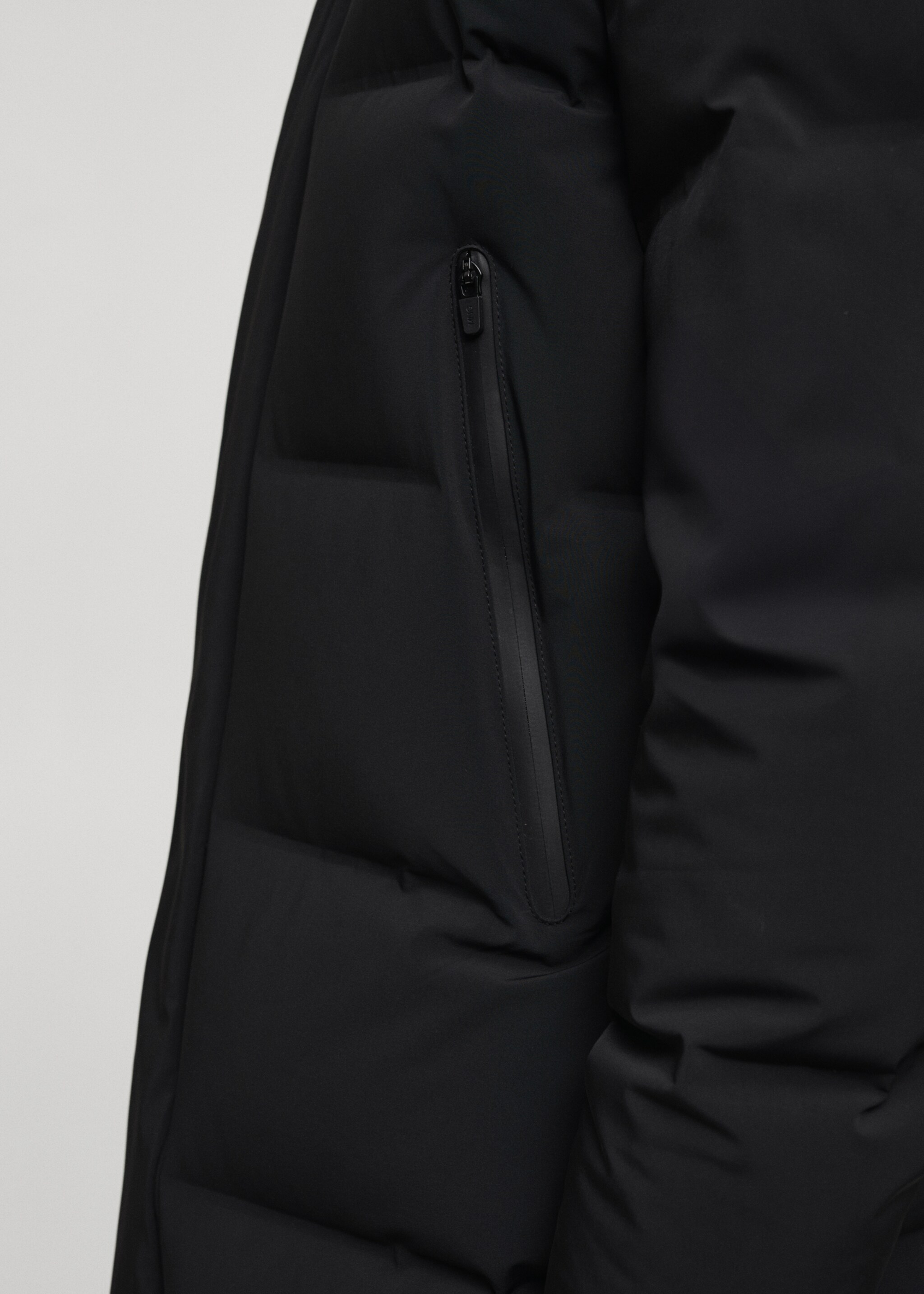 Anorak long imperméable à rembourrage en duvet et plumes - Détail de l'article 6, Noir. Ref: 77089226-00.