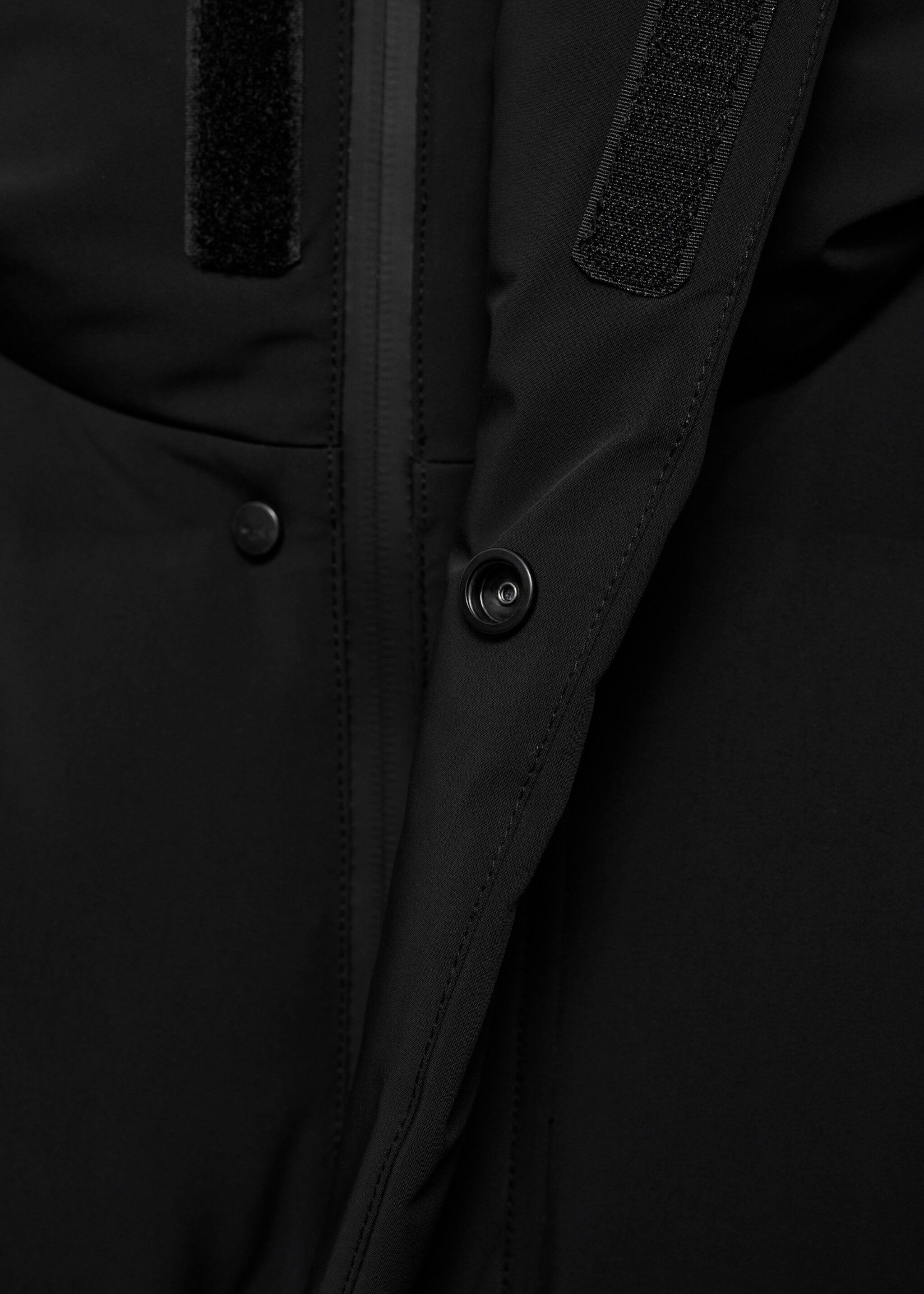 Anorak long imperméable à rembourrage en duvet et plumes - Détail de l'article 8, Noir. Ref: 77089226-00.