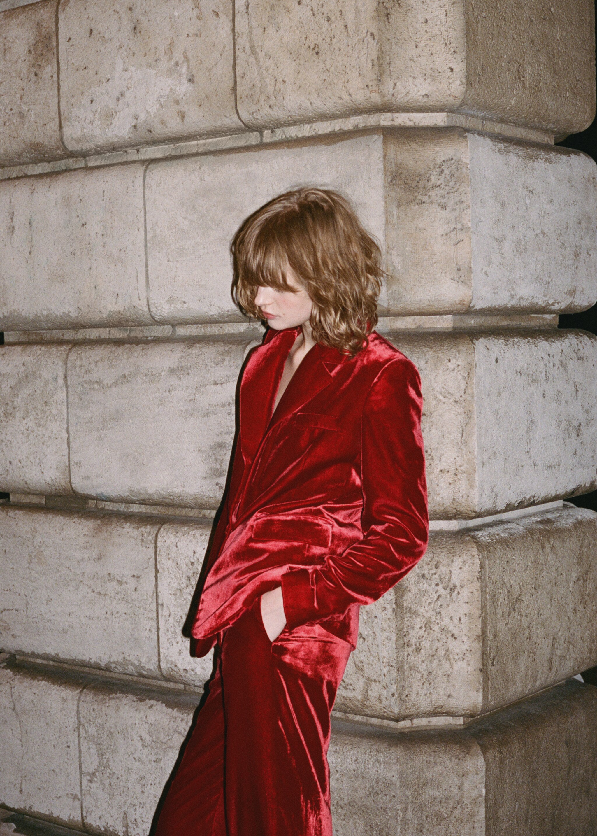 Velvet suit jacket - Details of the article 6, Strawberry. Ref: 77089236-00.