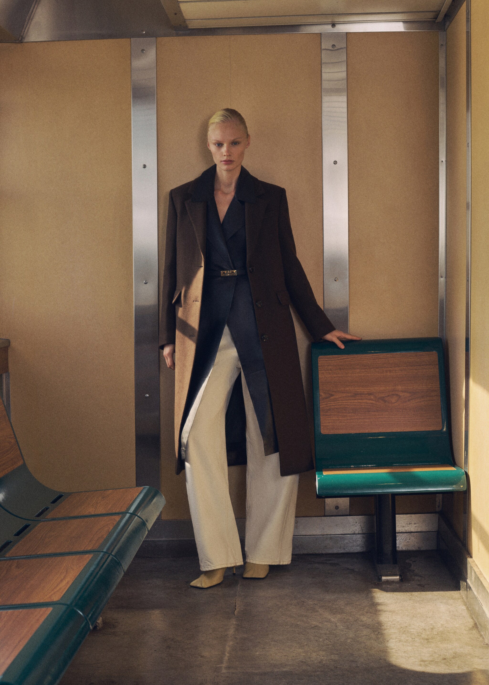 Long structured wool coat - Details of the article 2, Brown. Ref: 77089244-00.