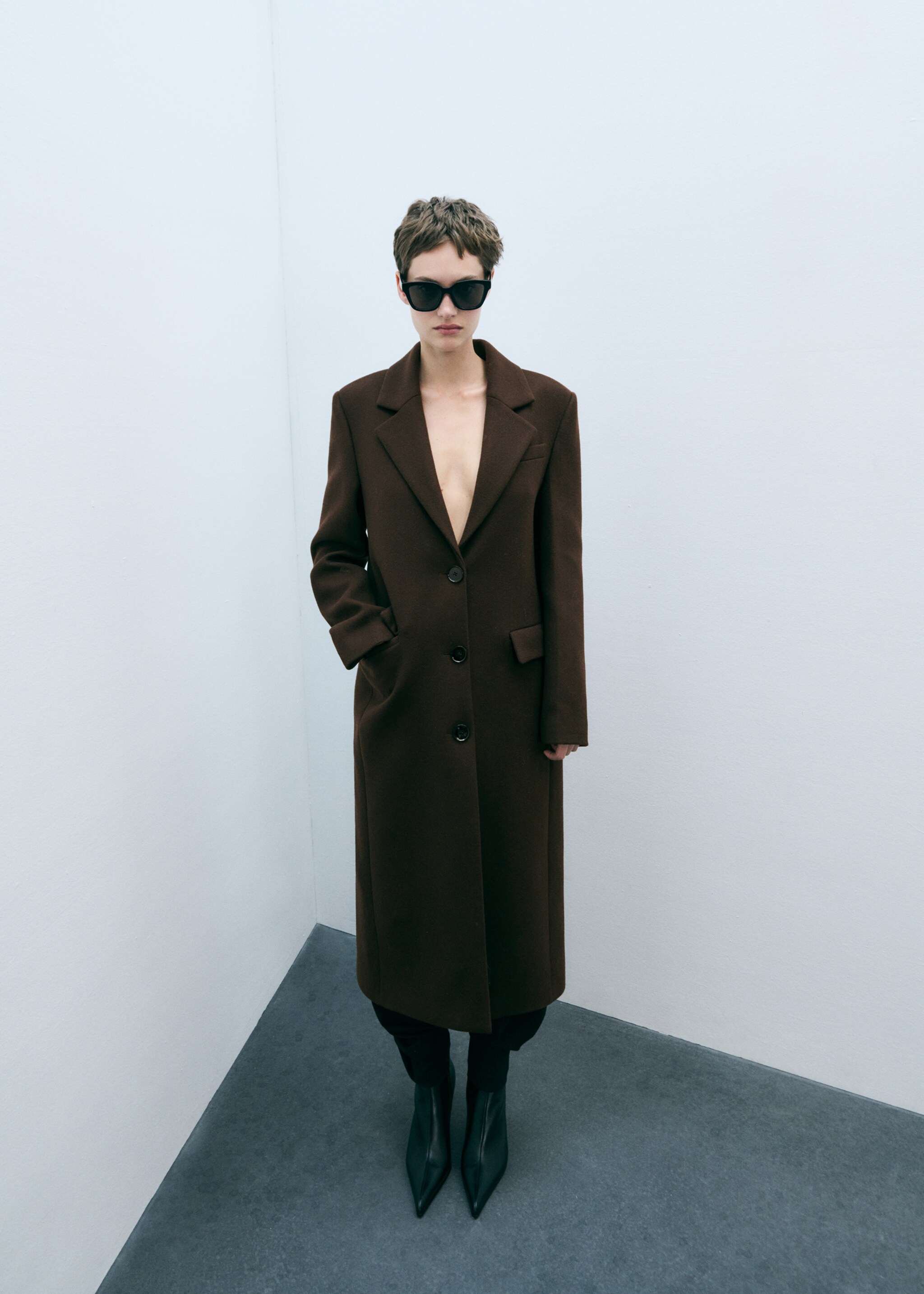 Long structured wool coat - Details of the article 6, Brown. Ref: 77089244-00.