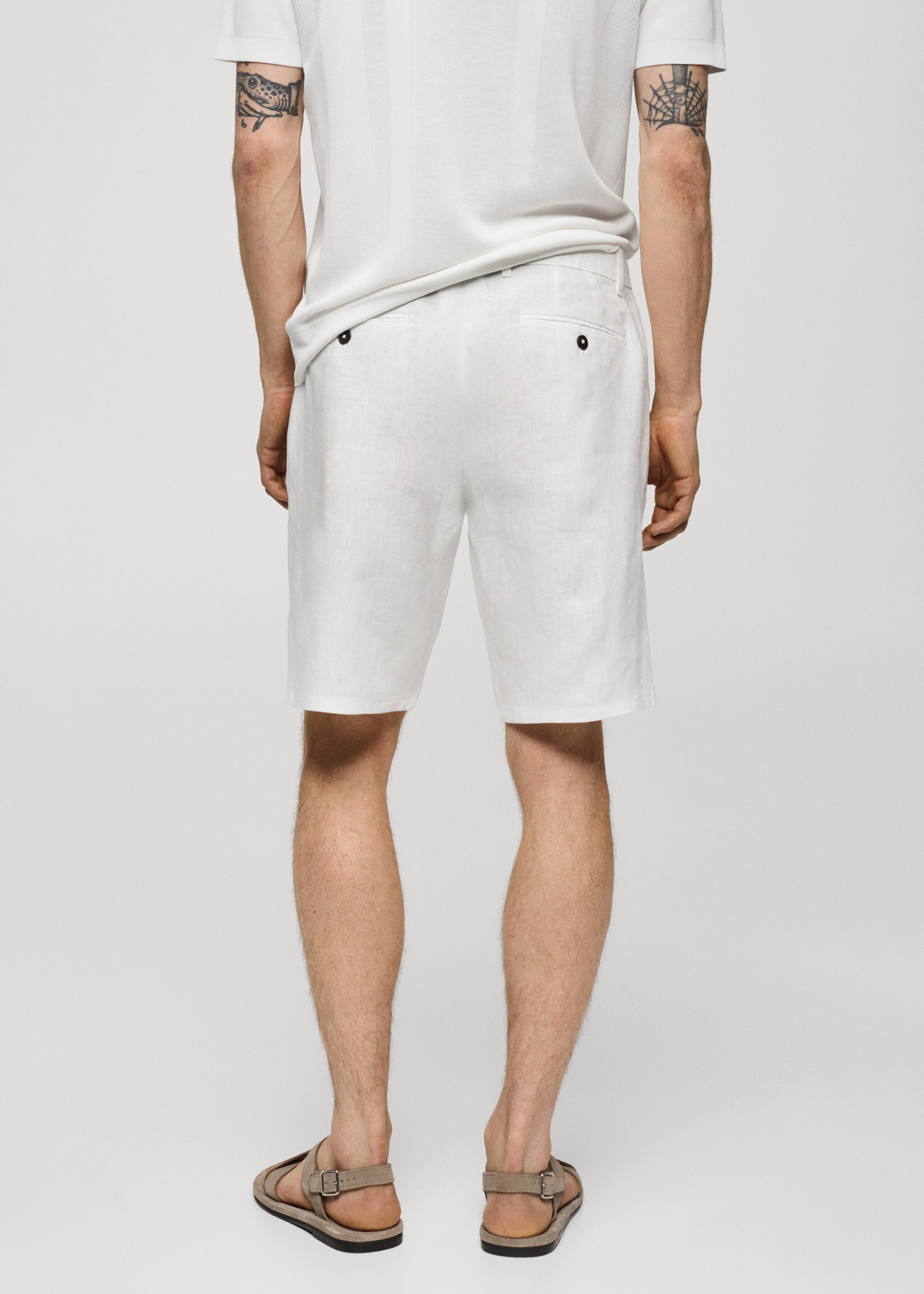 Slim-Fit-Bermudashorts aus 100 % Leinen - Rückseite des Artikels