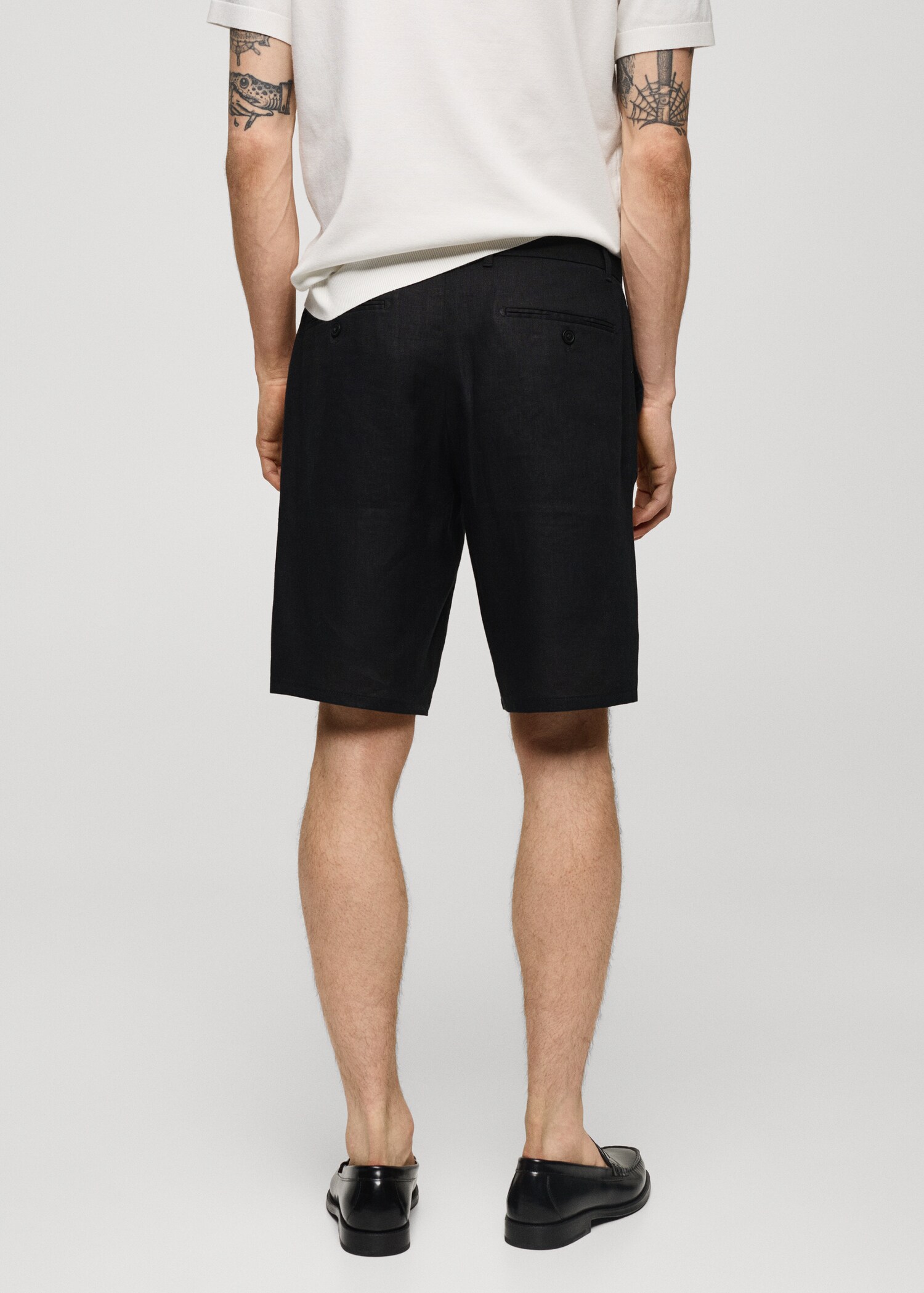 Slim-Fit-Bermudashorts aus 100 % Leinen - Rückseite des Artikels