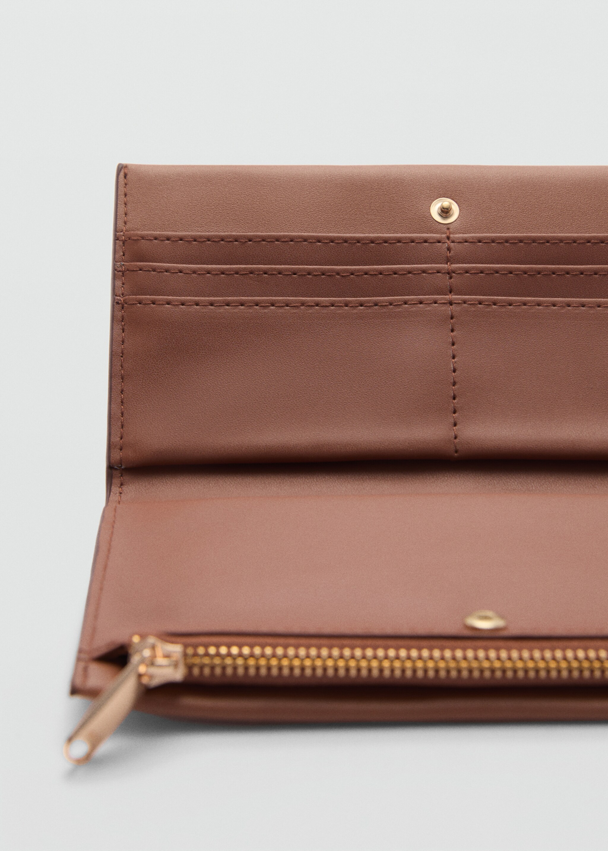 Embossed wallet with logo - Details of the article 1