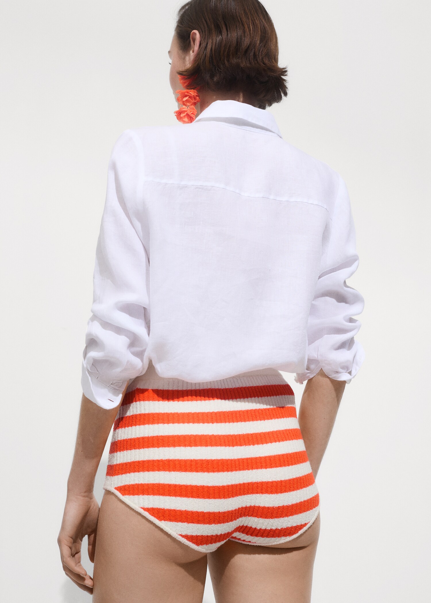 Ribbed knitted shorts with stripes - Reverse of the article