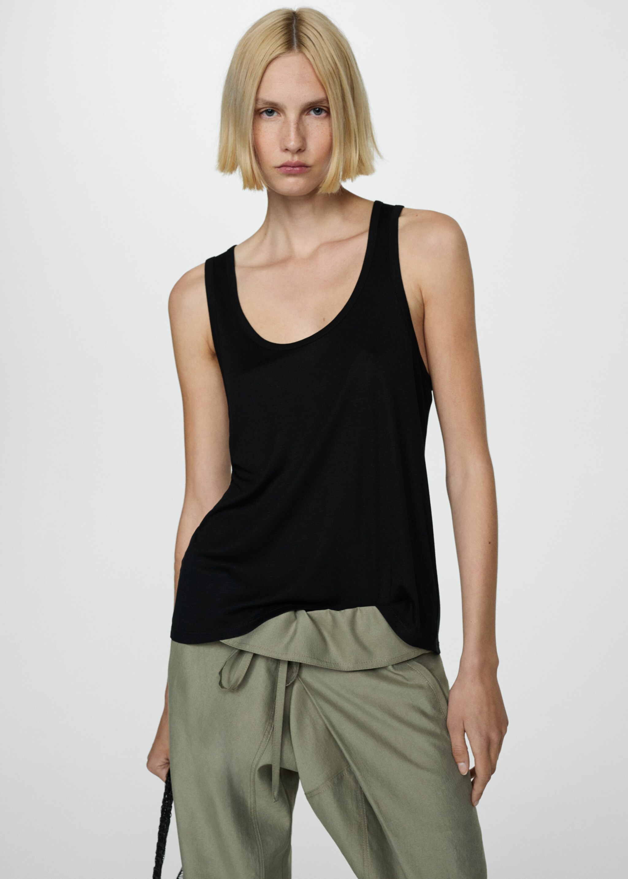 Knit strap top - Medium plane, Black. Ref: 77090341-00.