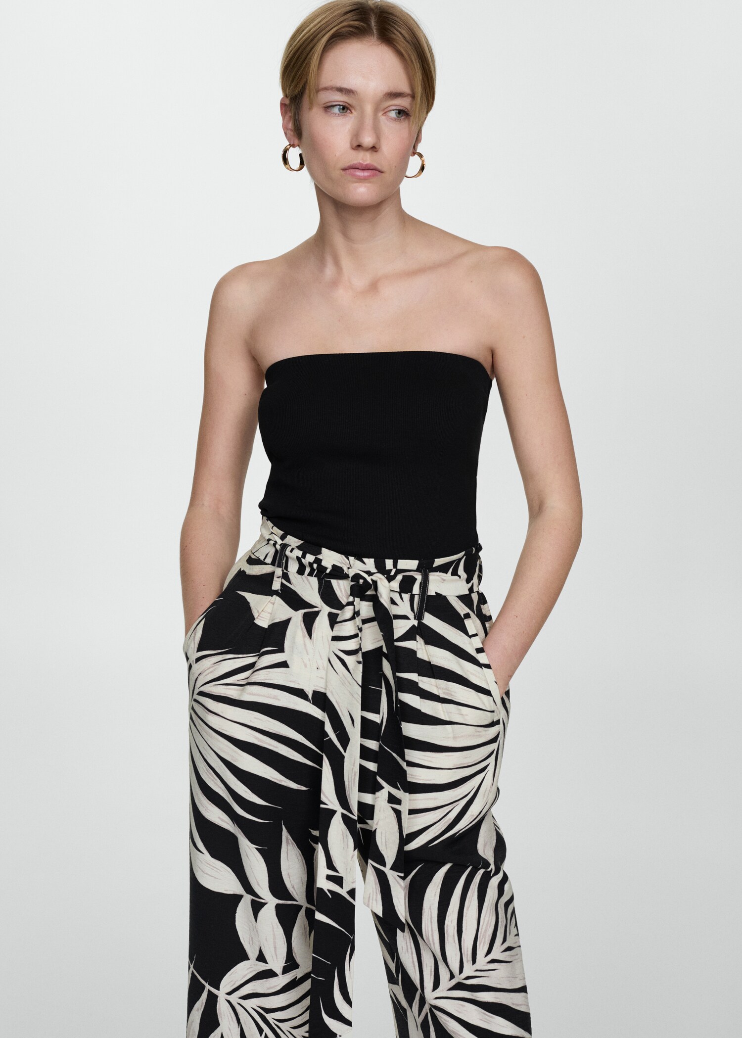 Printed trousers with bow - Details of the article 1