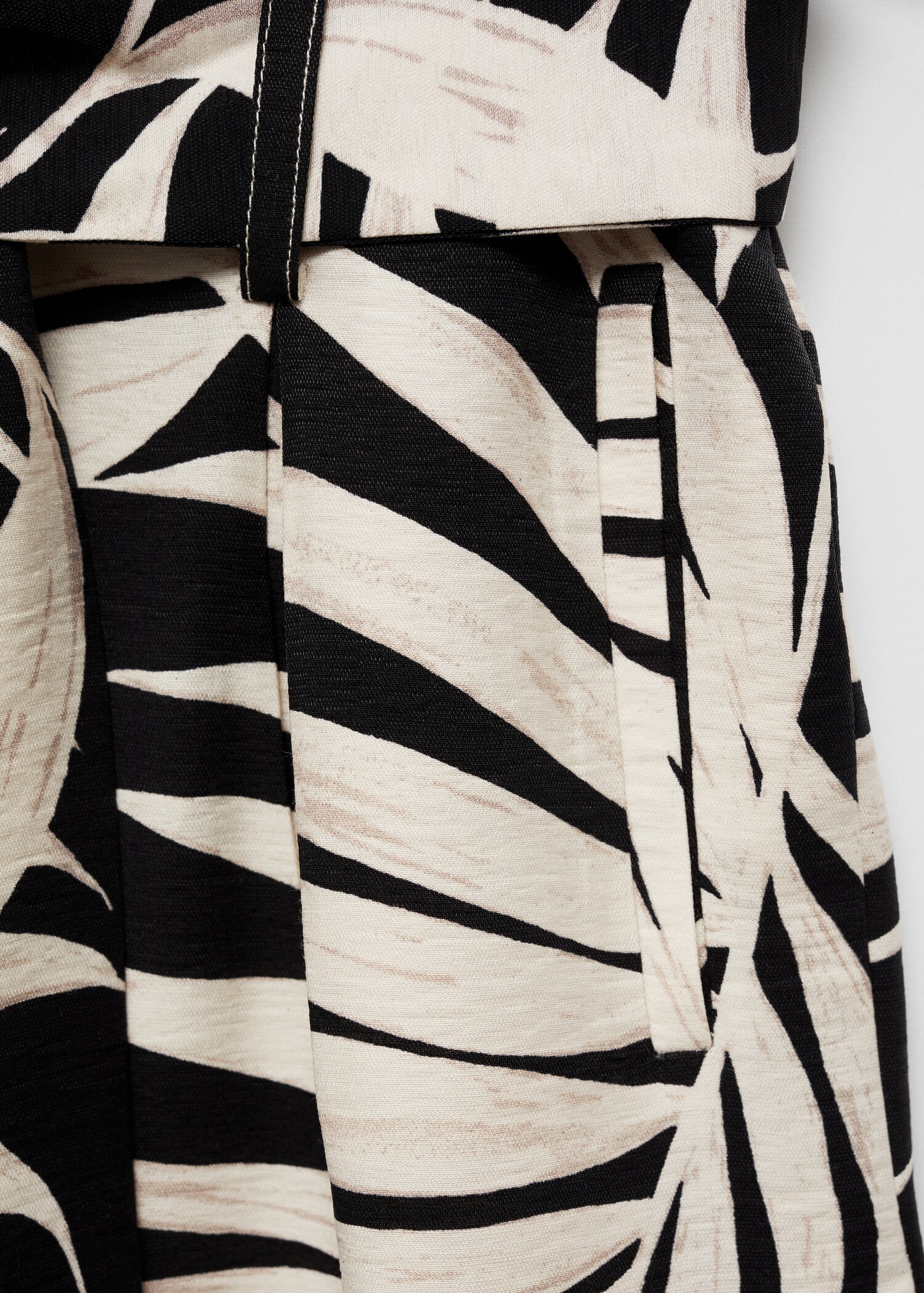 Printed trousers with bow - Details of the article 8