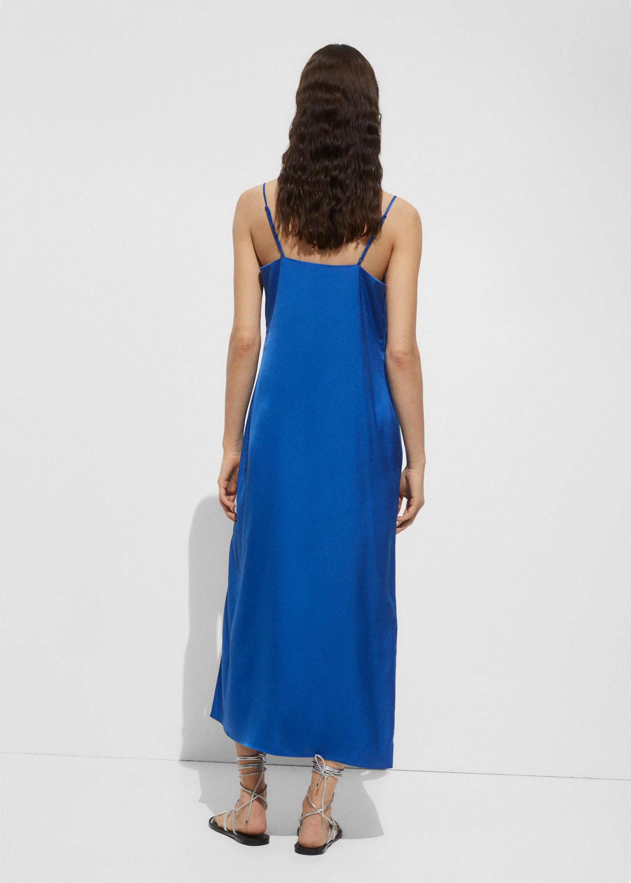 Side-slit satin dress - Reverse of the article