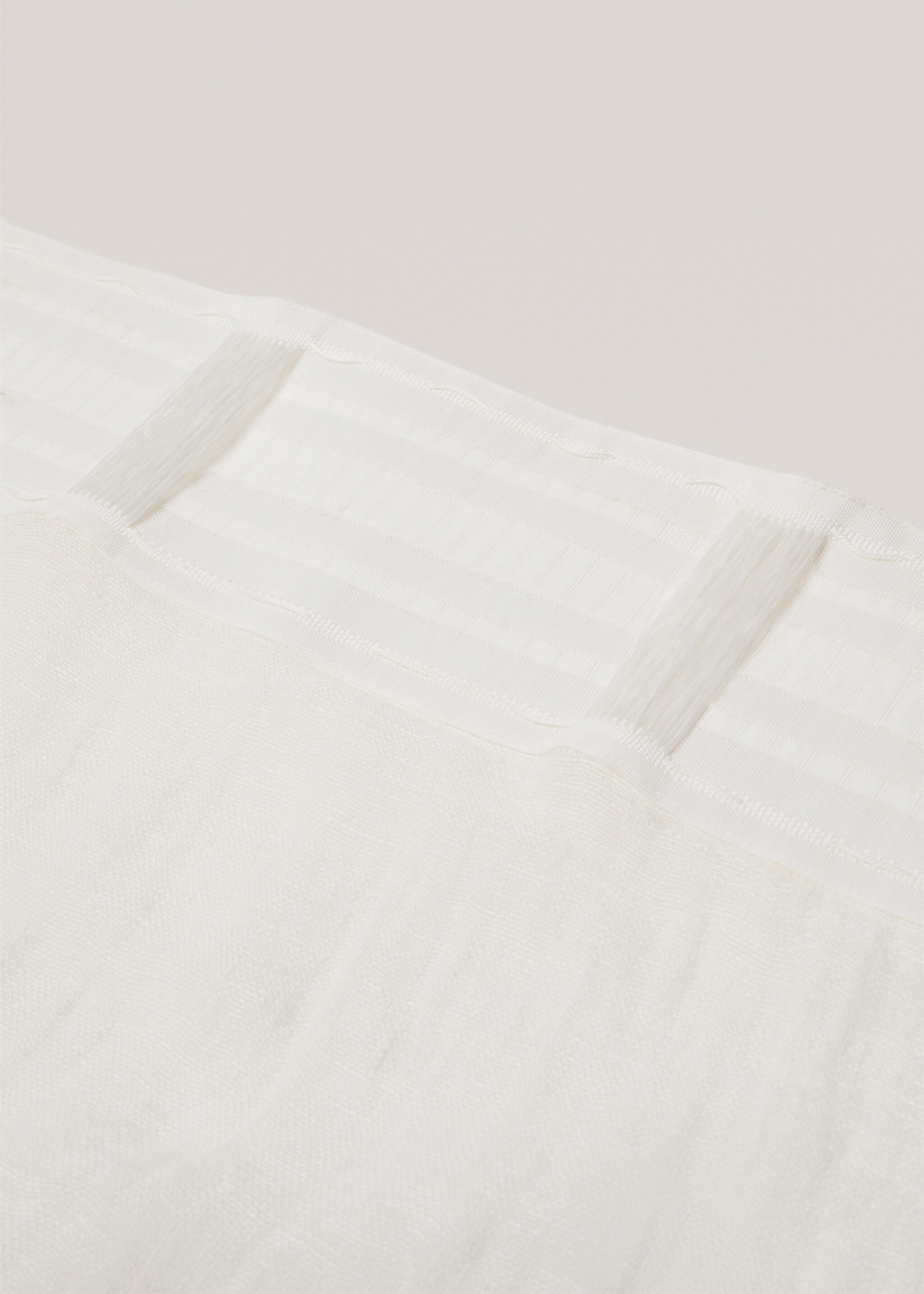 Low-opacity linen curtain - Medium plane, Off White. Ref: 77090366-00.