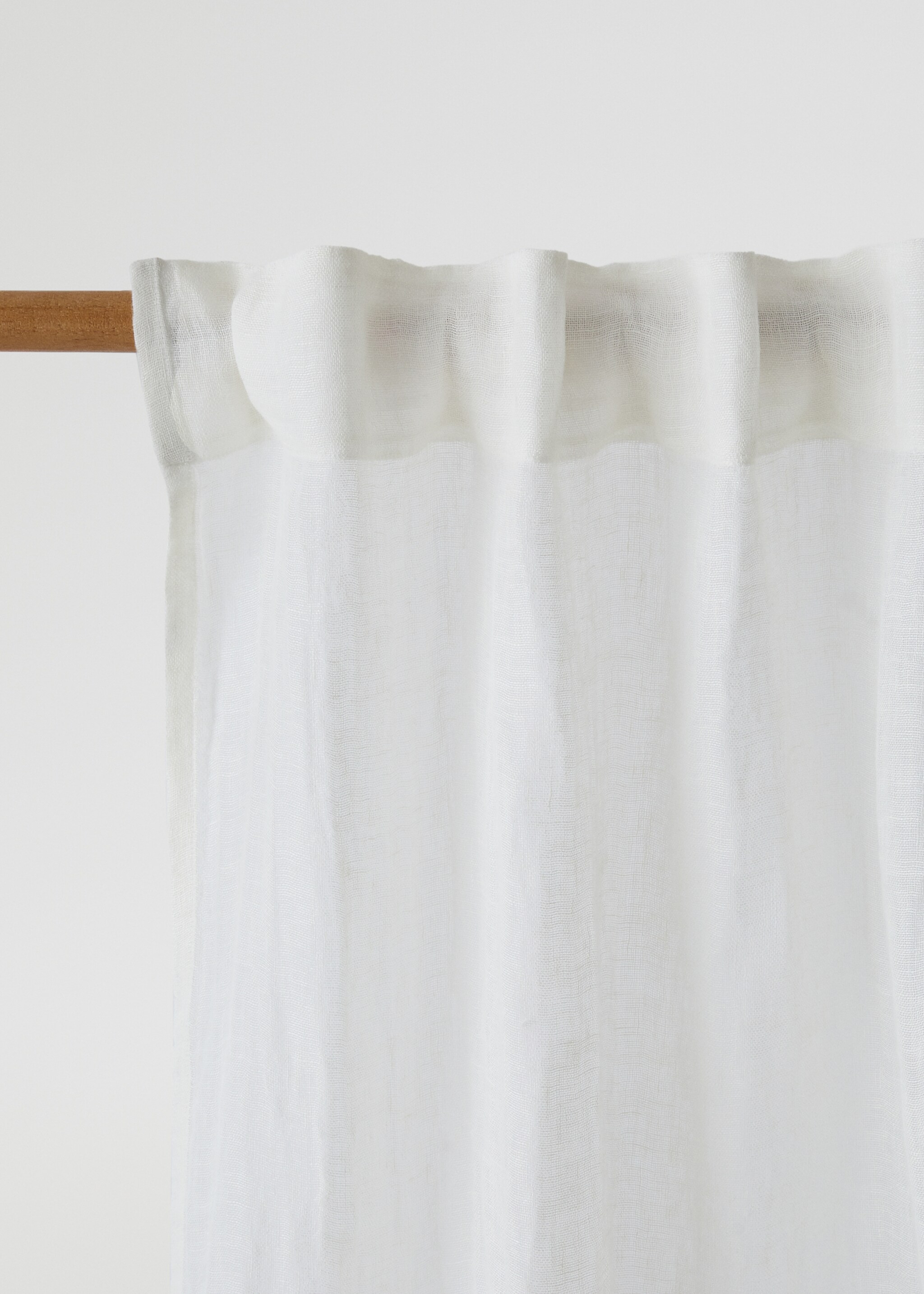 Low-opacity linen curtain - Details of the article 3, Off White. Ref: 77090366-00.