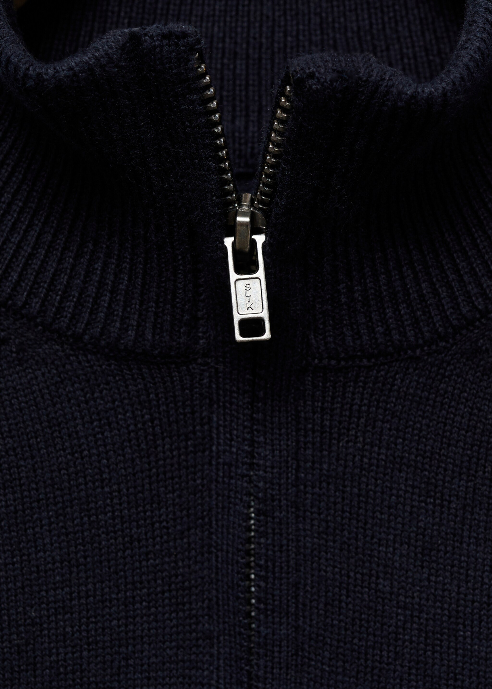 Zip neck jumper - Details of the article 8, Dark Navy. Ref: 77090367-00.