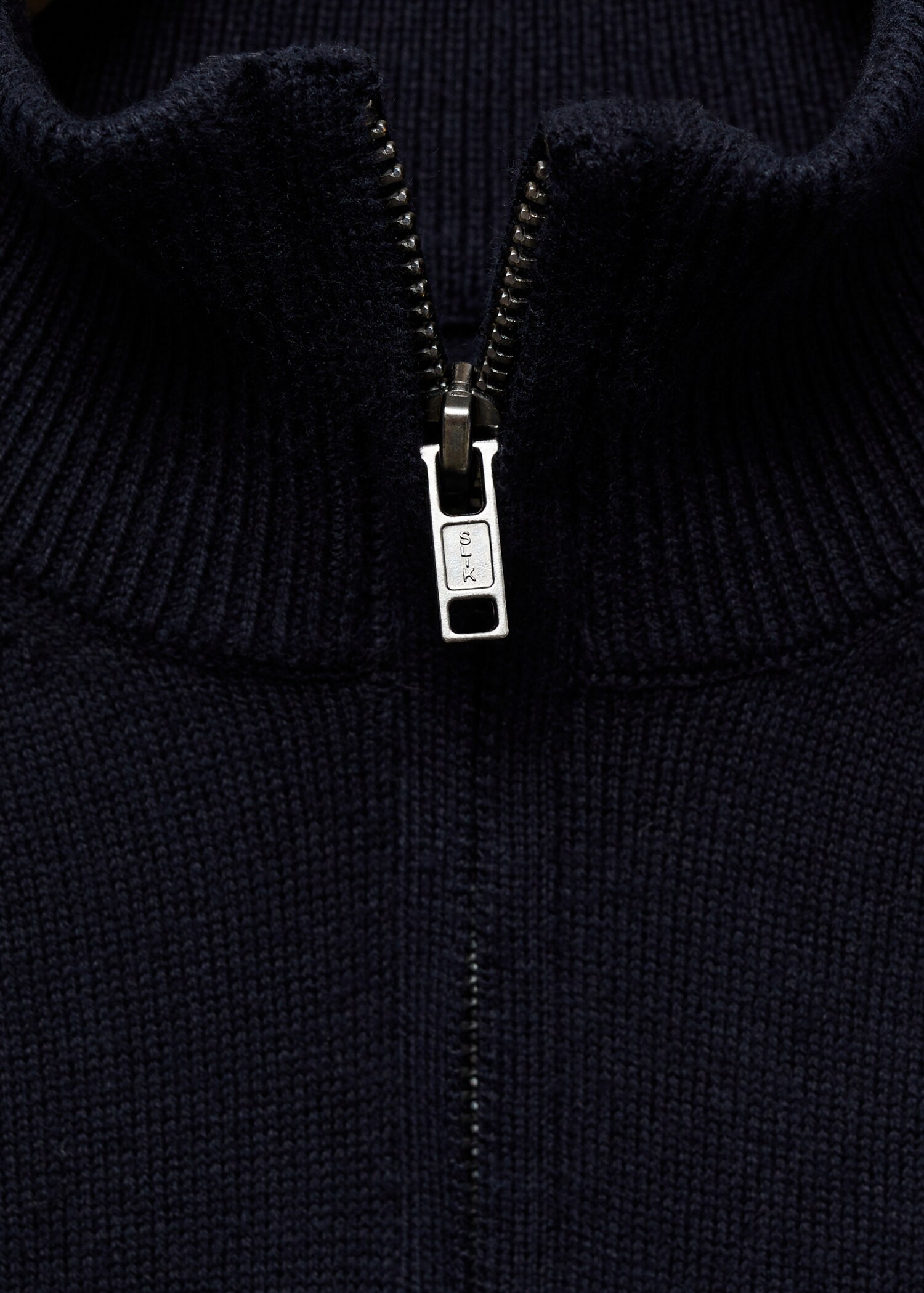 Pullover mit Zip-Kragen - Detail des Artikels 8