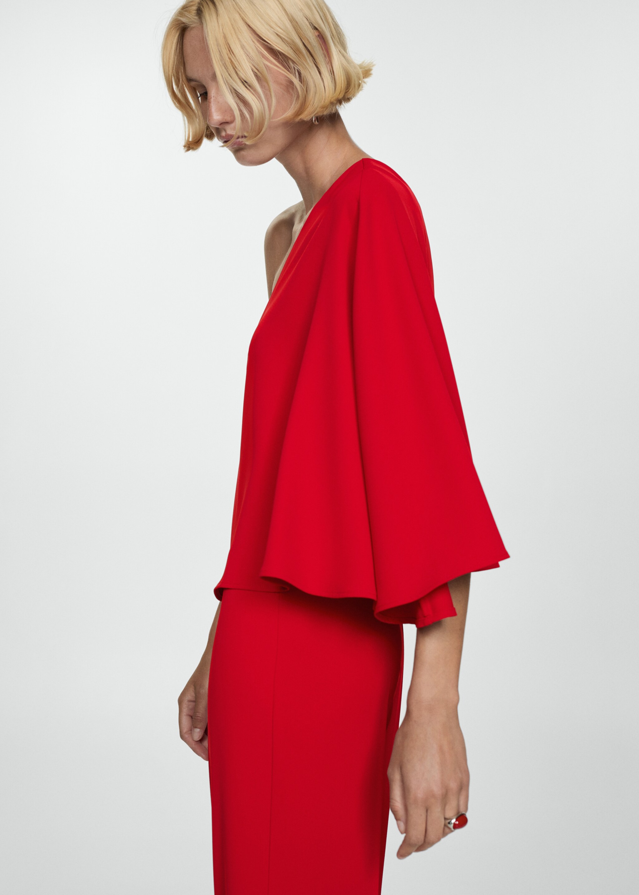 Jumpsuit met cape en asymmetrische mouw - Middenvlak, Rood. Ref: 77090370-00.
