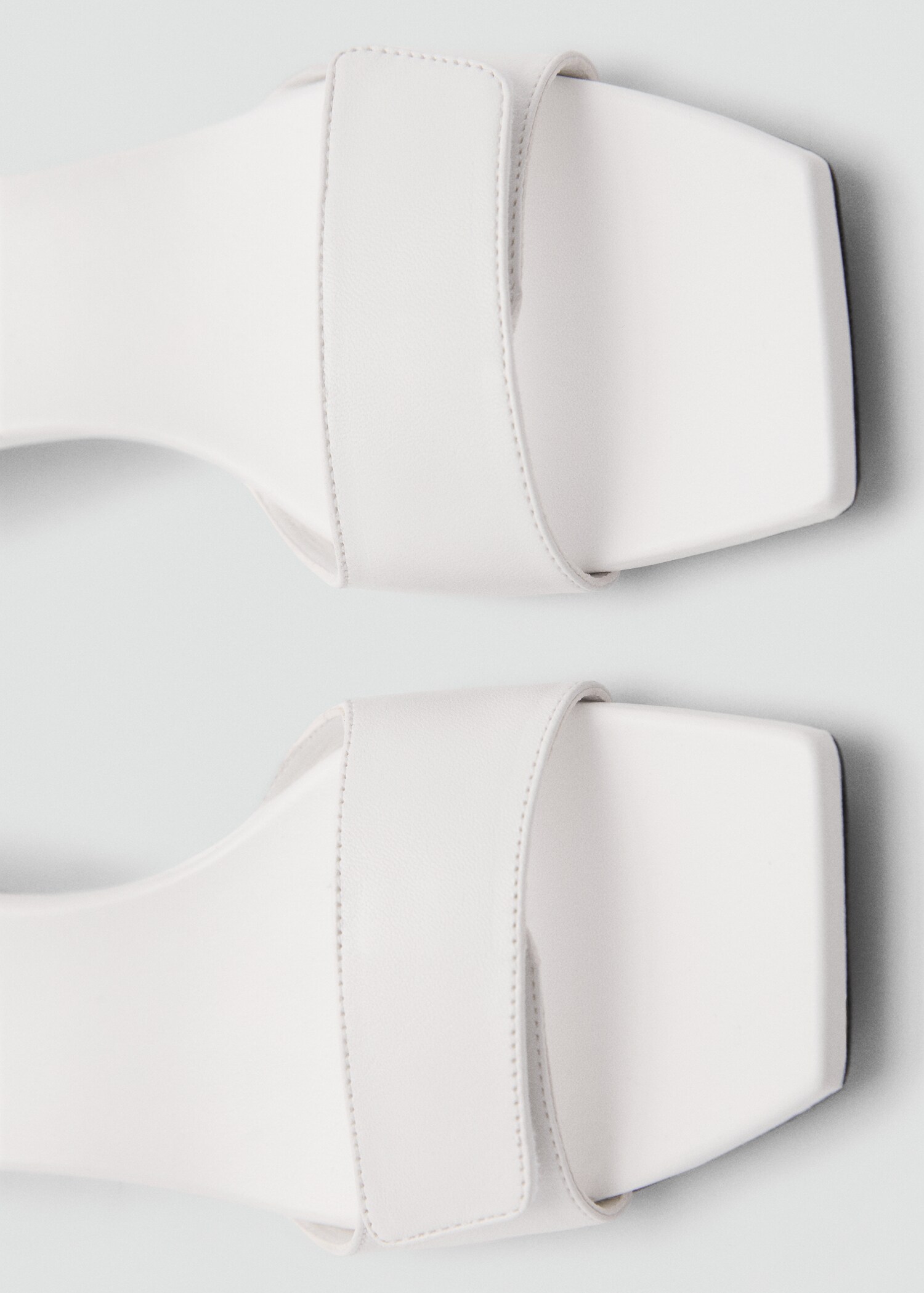 Ledersandale mit Absatz - Detail des Artikels 2