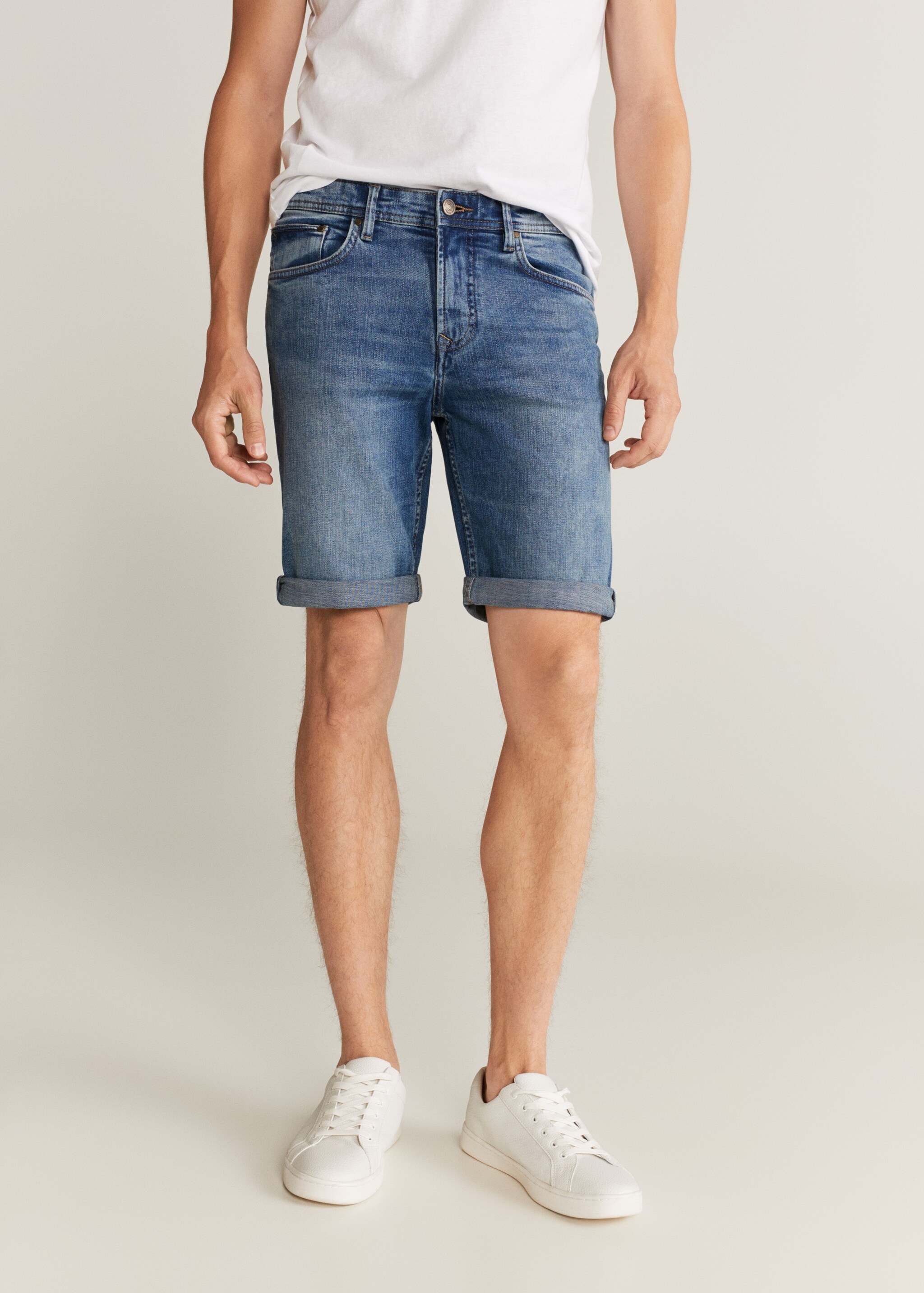 Bermudas denim oscuro - Plano medio