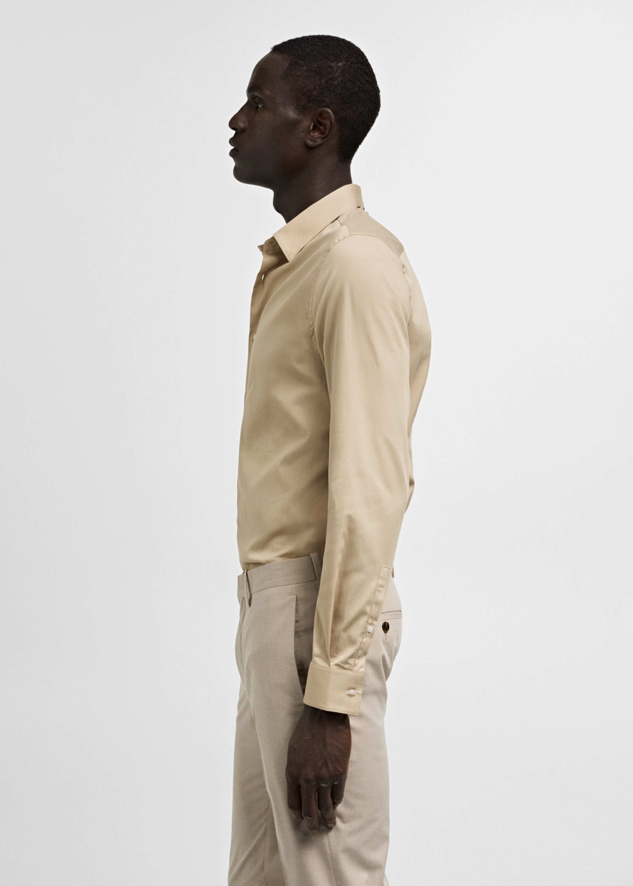 Camisa vestit súper slim fit popelín - Detall de l'article 2, Beige. Ref: 77090568-00.