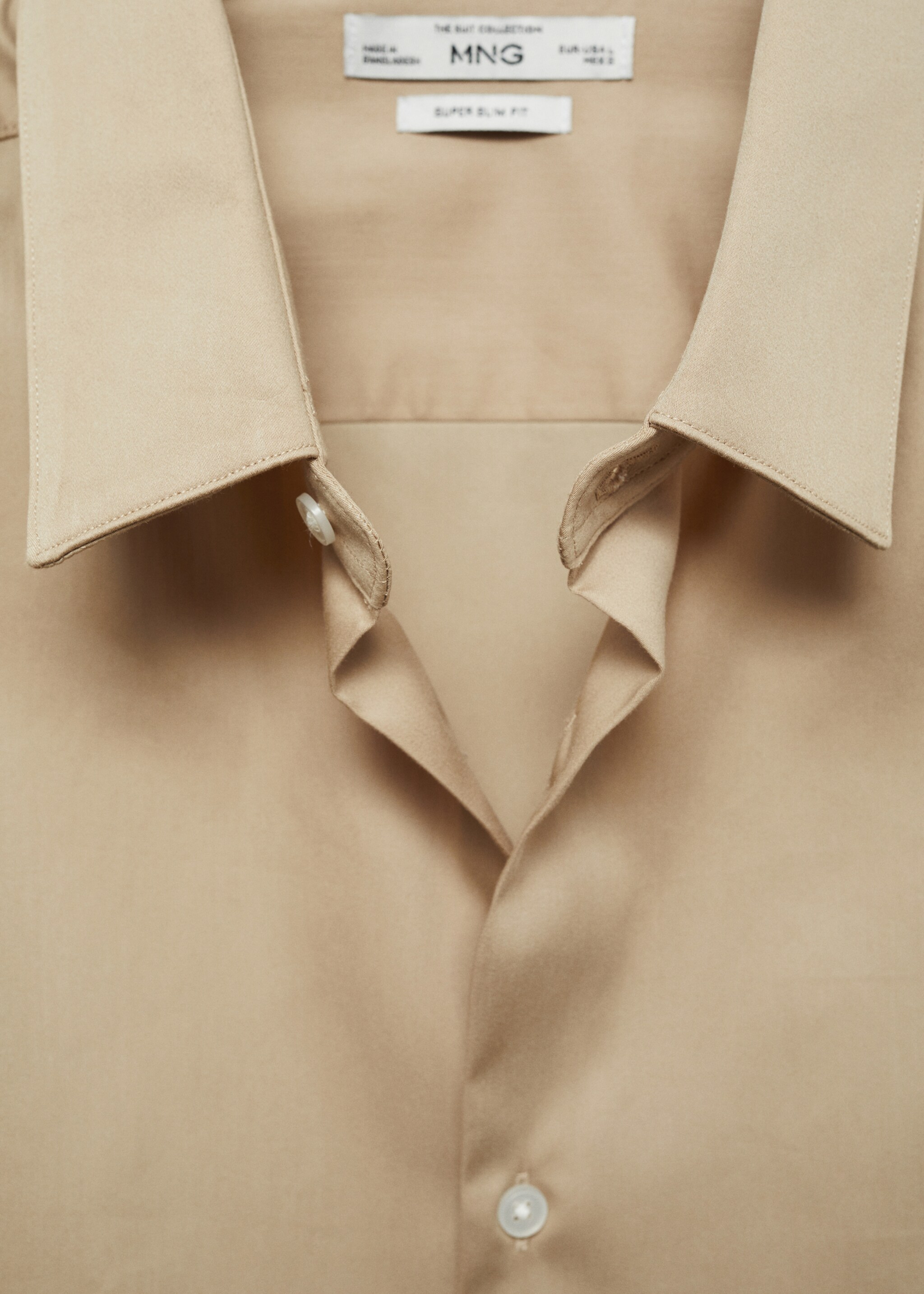 Camisa vestit súper slim fit popelín - Detall de l'article 8, Beige. Ref: 77090568-00.
