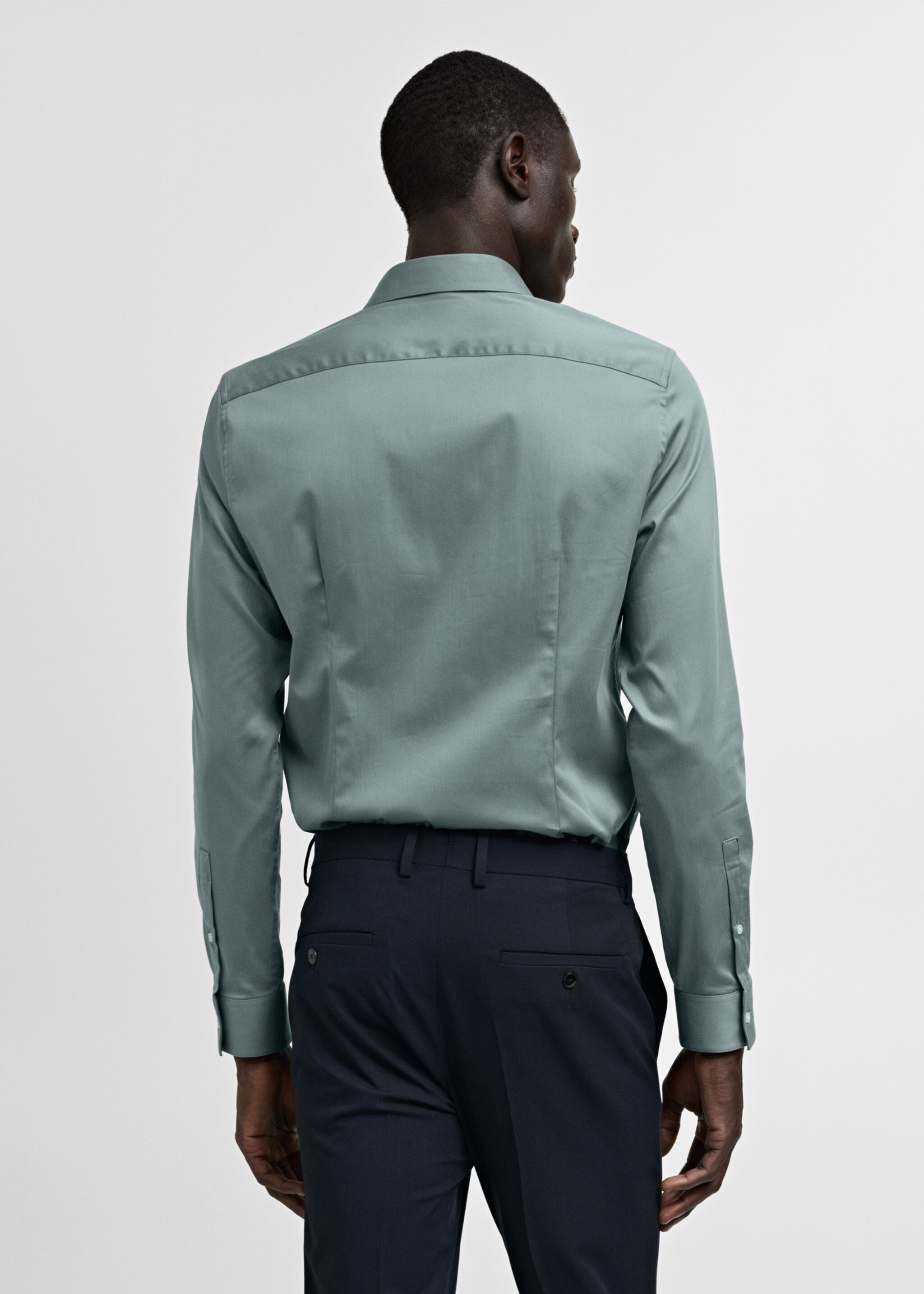 Camisa vestit súper slim fit popelín - Revers de l'article, Verd. Ref: 77090568-00.