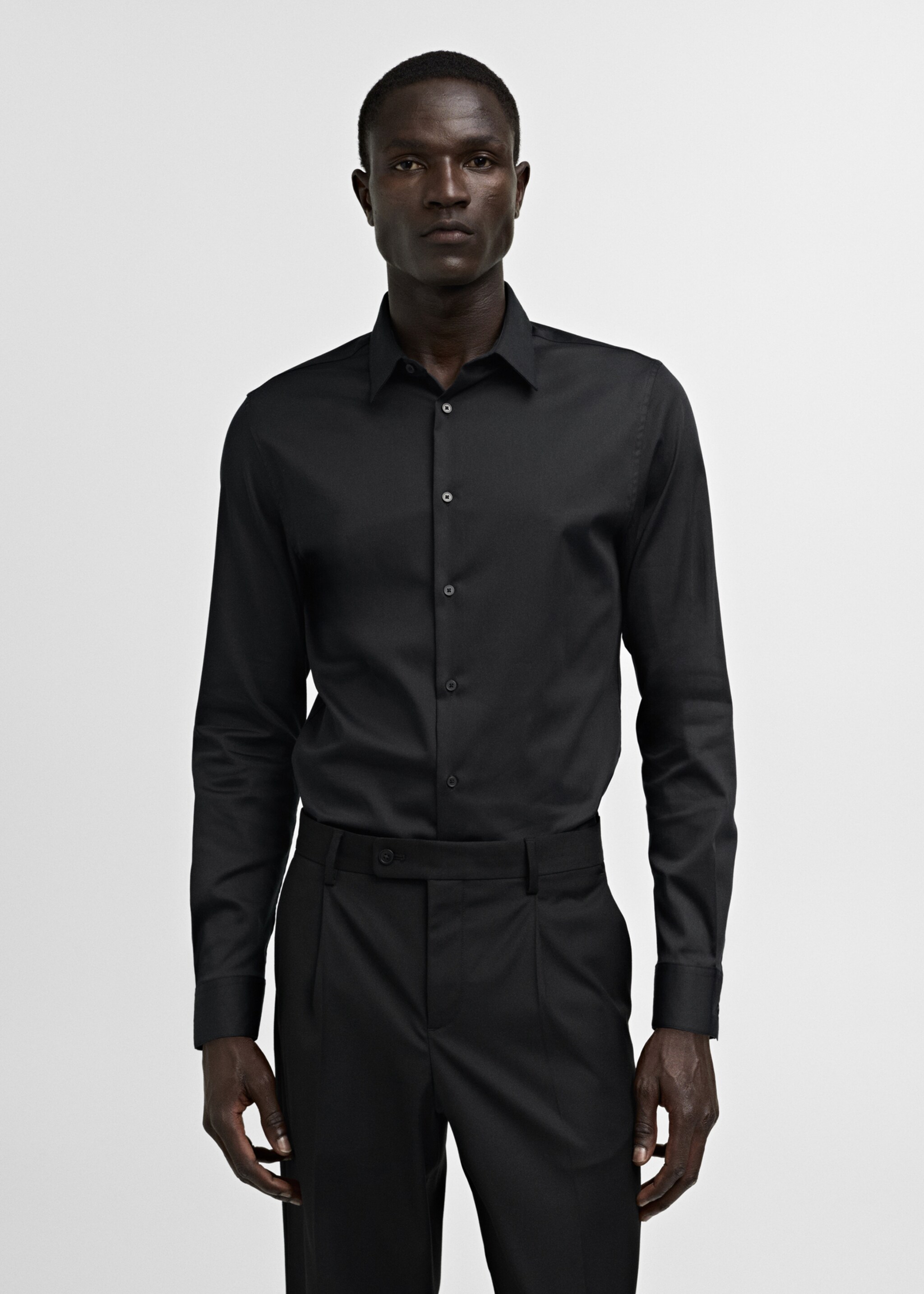 Super slim-fit poplin suit shirt - Medium plane, Black. Ref: 77090568-00.