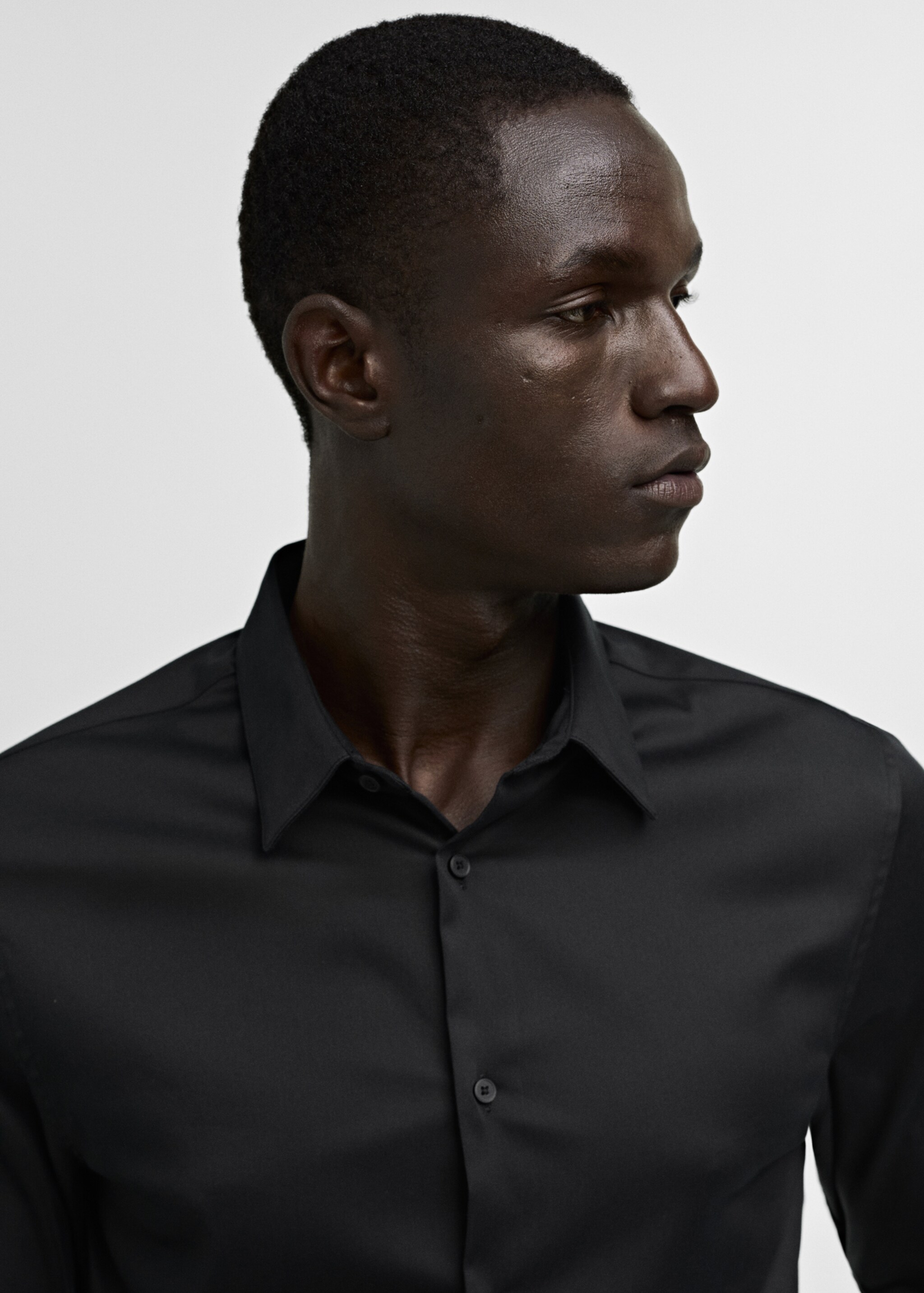 Super slim-fit poplin suit shirt - Details of the article 1, Black. Ref: 77090568-00.