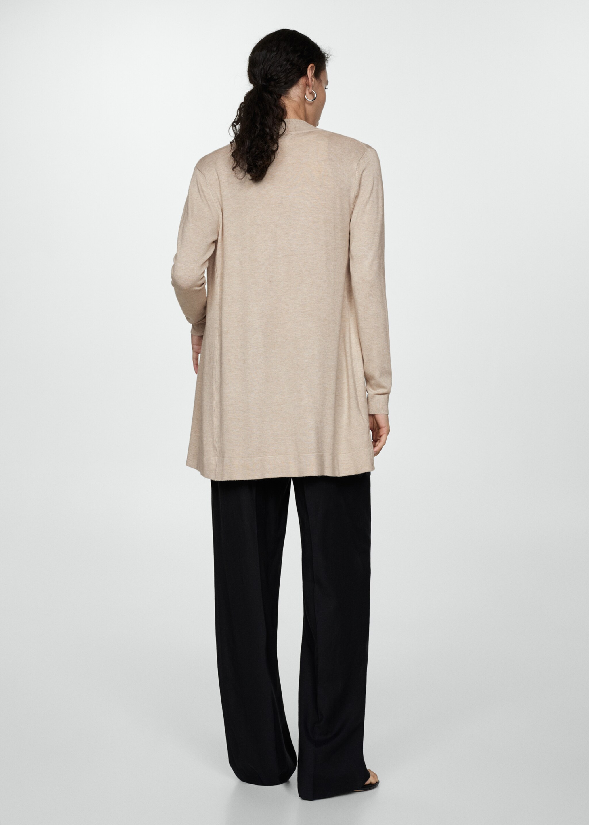 Fine-knit cardigan - Reverse of the article, Sand. Ref: 77090578-00.