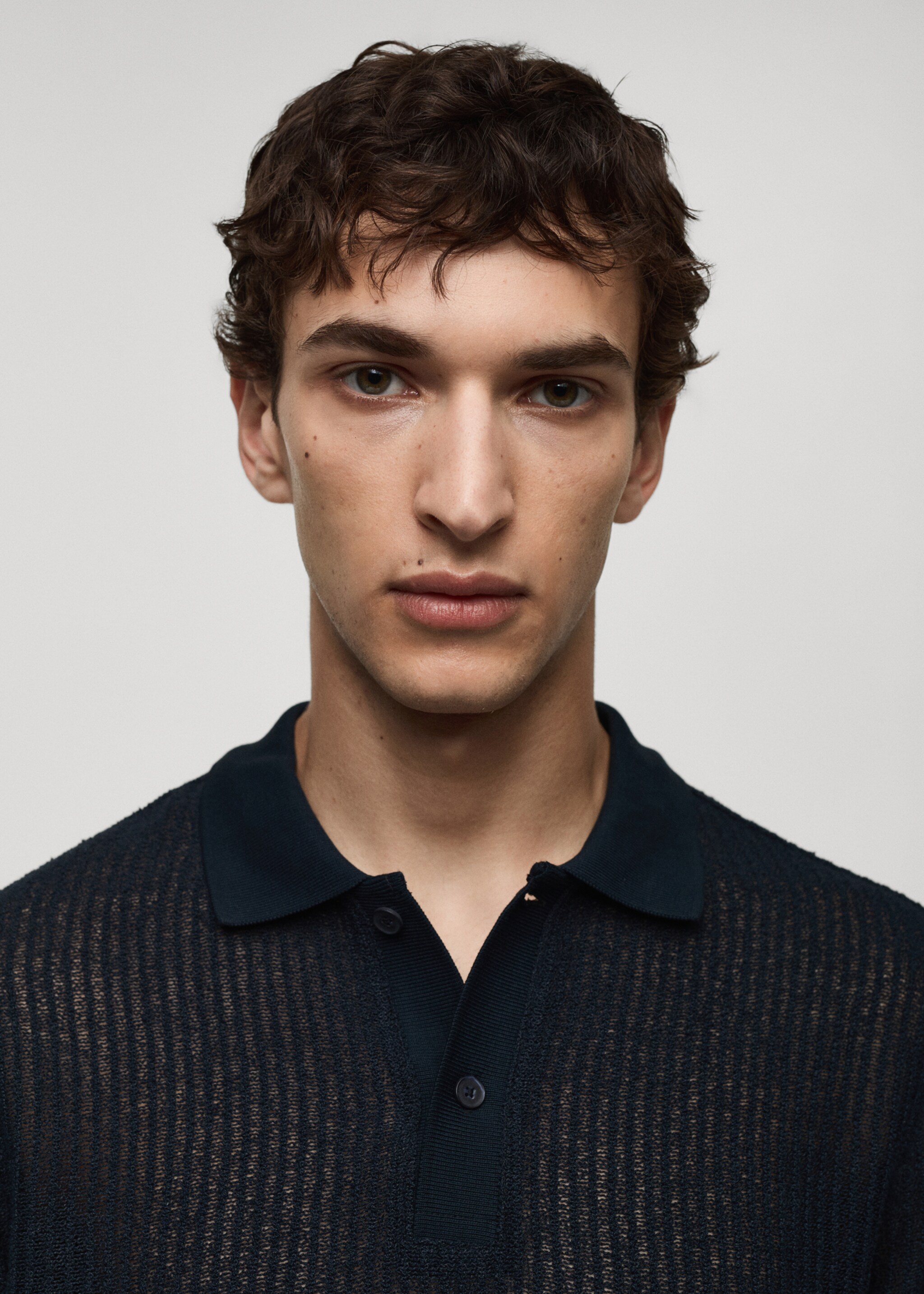 Regular-Fit-Poloshirt mit Lochmuster - Detail des Artikels 1