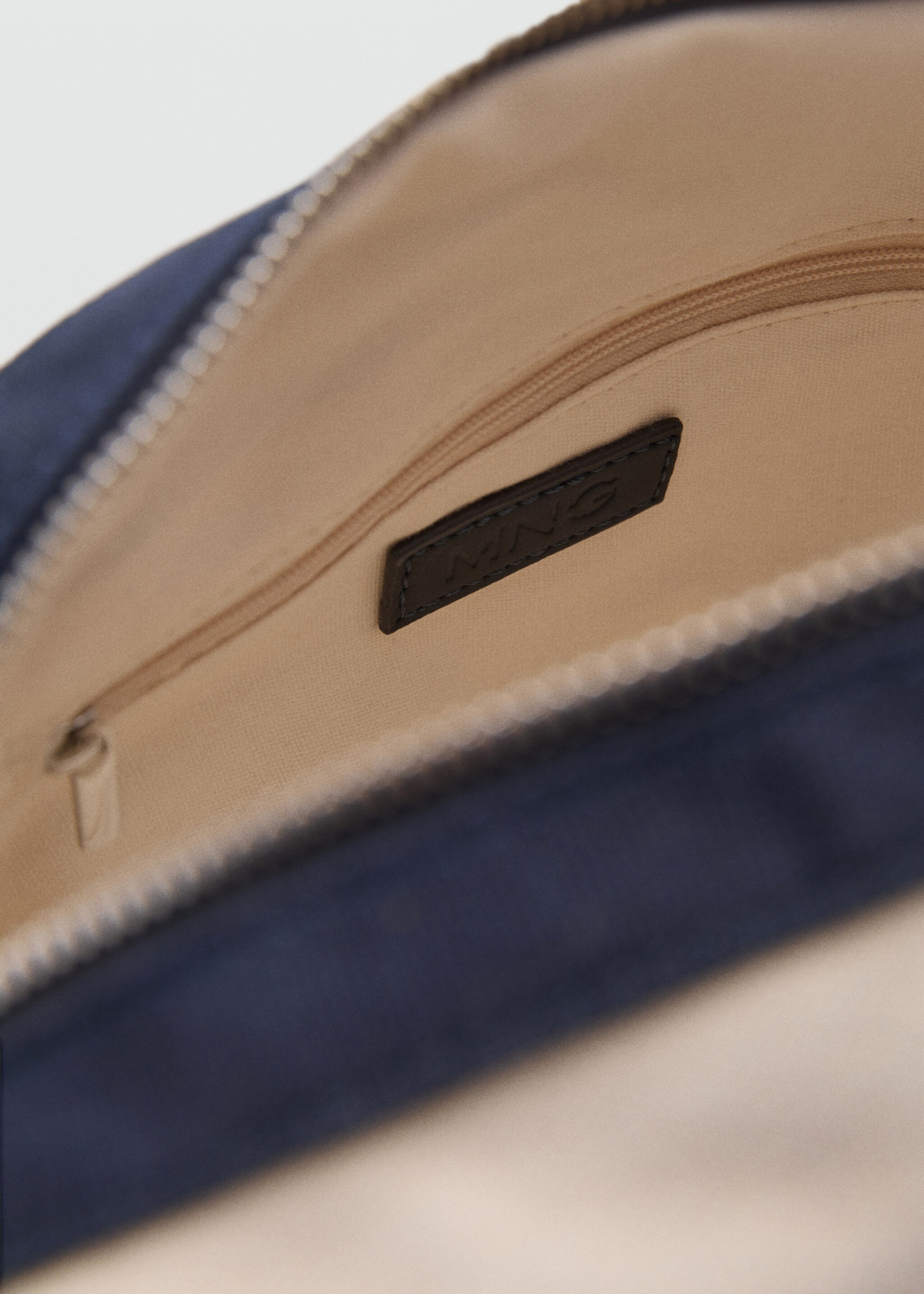 Textured cotton cosmetic bag - Details of the article 2, Off White. Ref: 77090610-00.