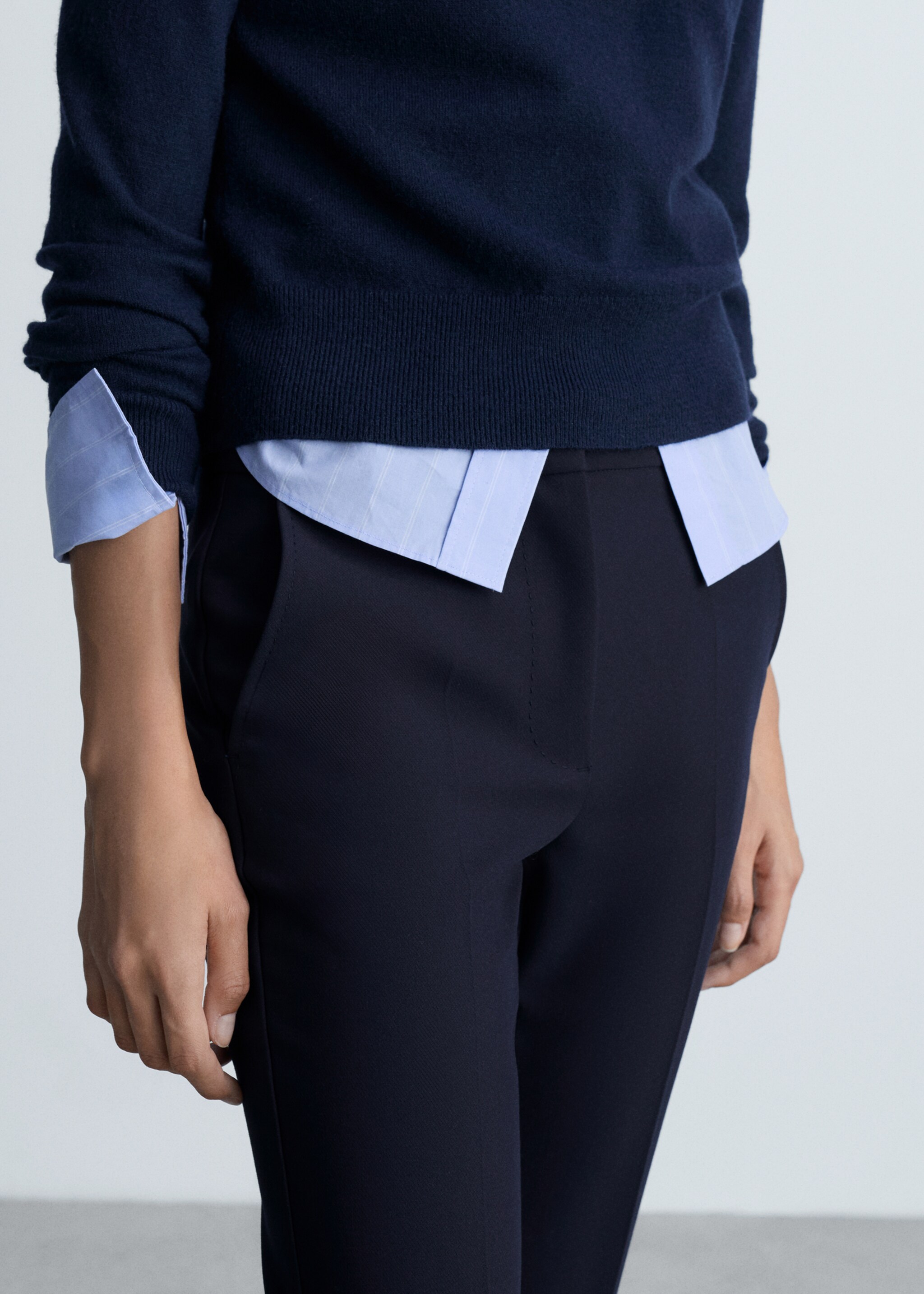 Gerade Bundfaltenhose - Detail des Artikels 6, Dunkles Marineblau. Ref: 77090642-00.