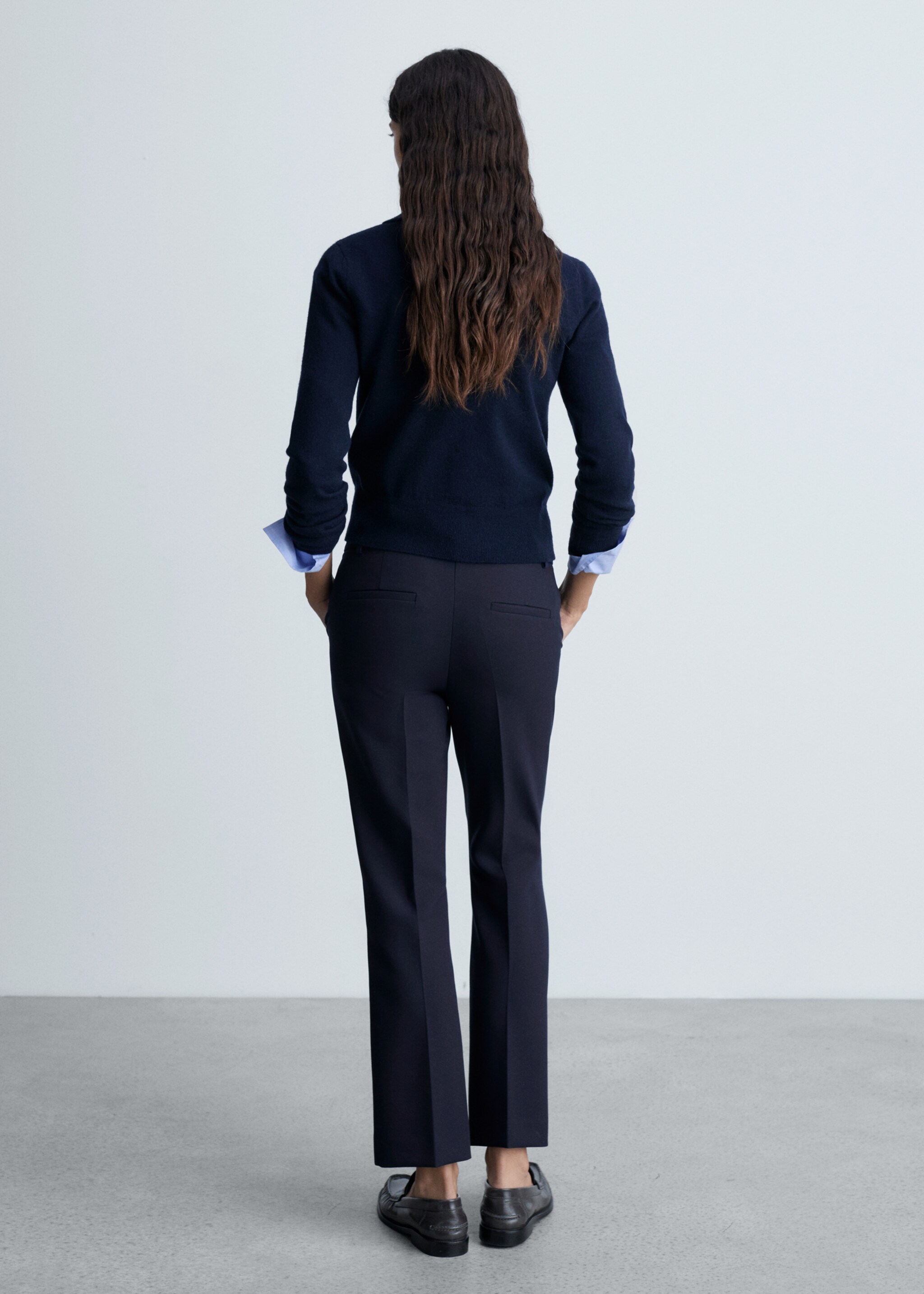 Gerade Bundfaltenhose - Rückseite des Artikels, Dunkles Marineblau. Ref: 77090642-00.