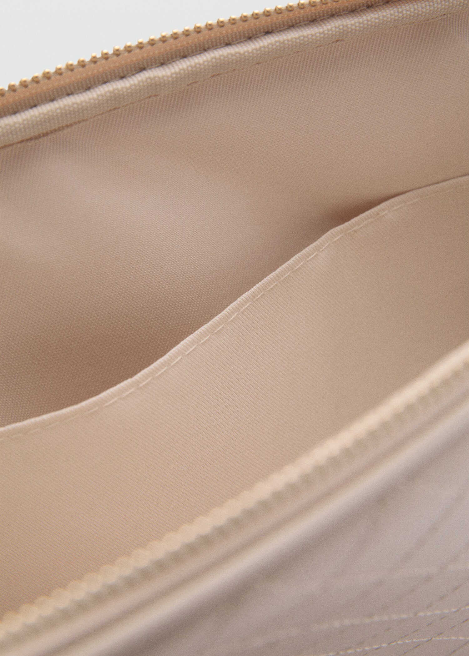 Cover with decorative stitching - Details of the article 1