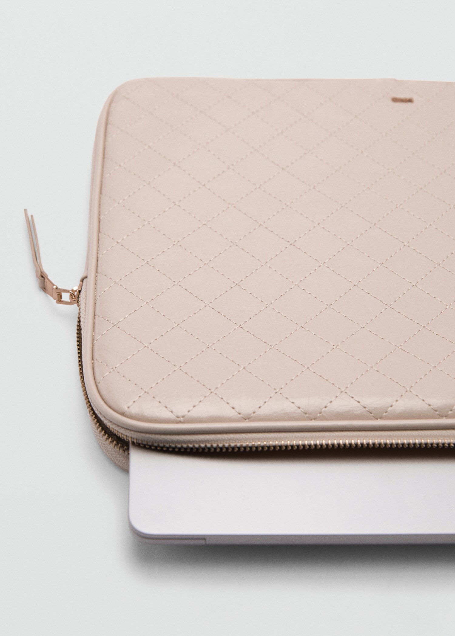 Cover with decorative stitching - Details of the article 2