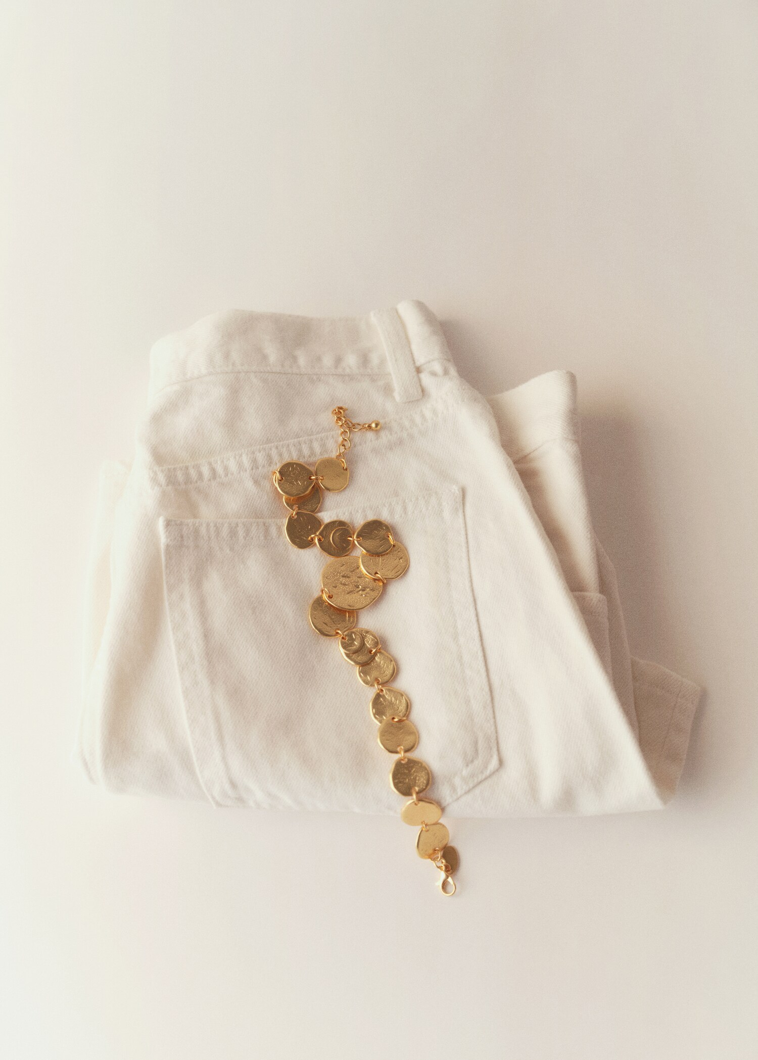 Coin charm necklace - Details of the article 7