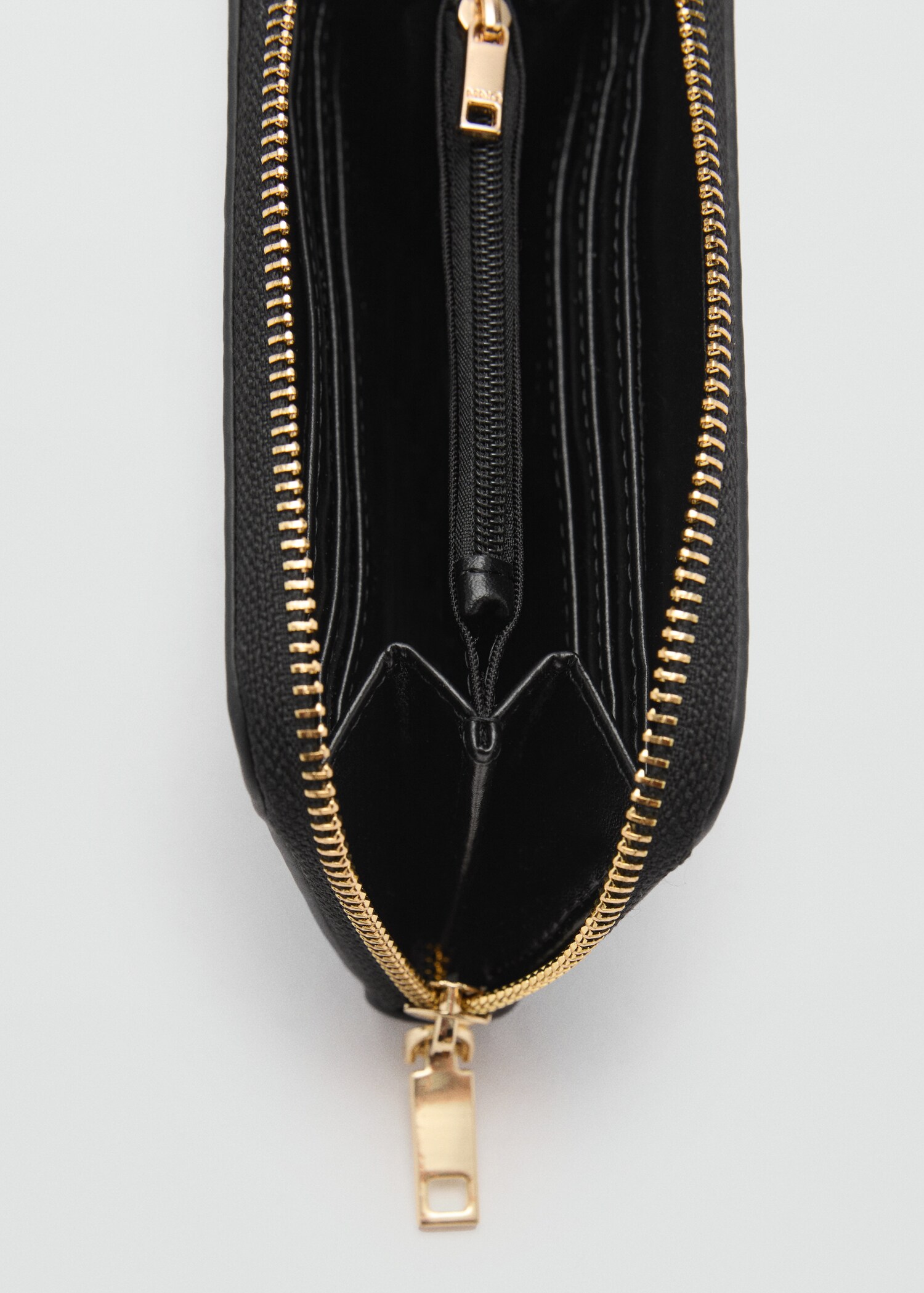 Crocodile-effect purse - Details of the article 1