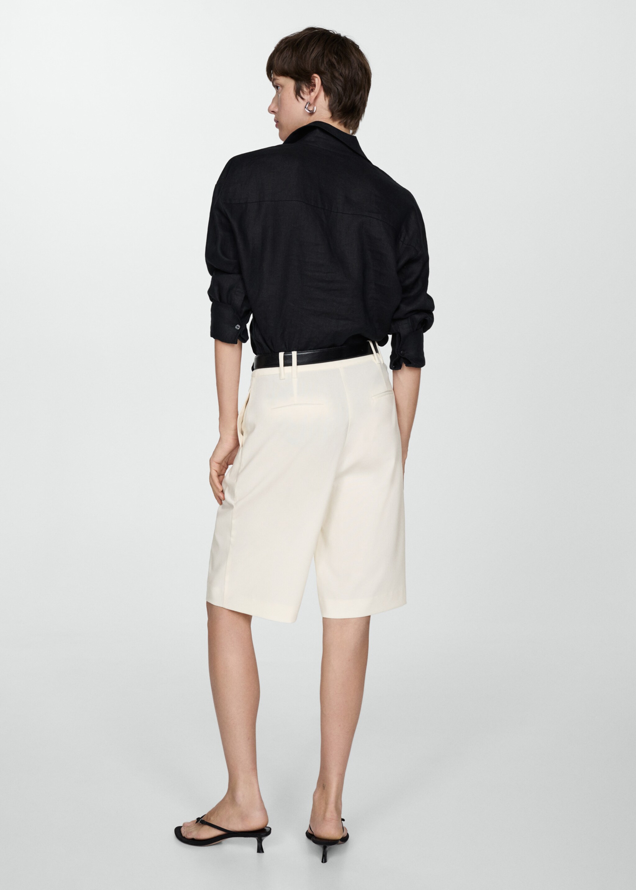 Straight-fit high-waist bermuda shorts - Reverse of the article, Ecru. Ref: 77092912-00.